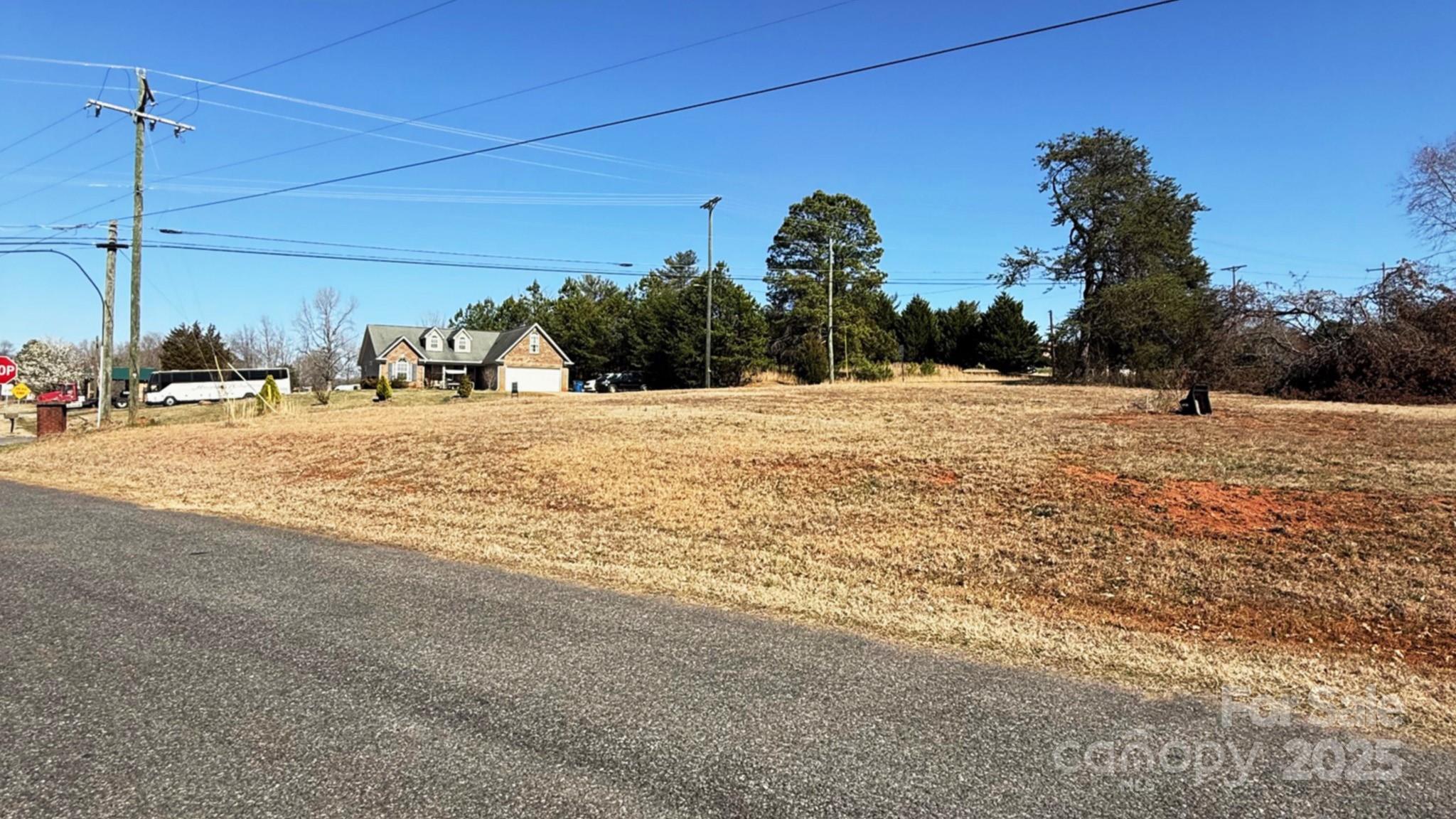 Side view - 1302 Earl Road, Shelby