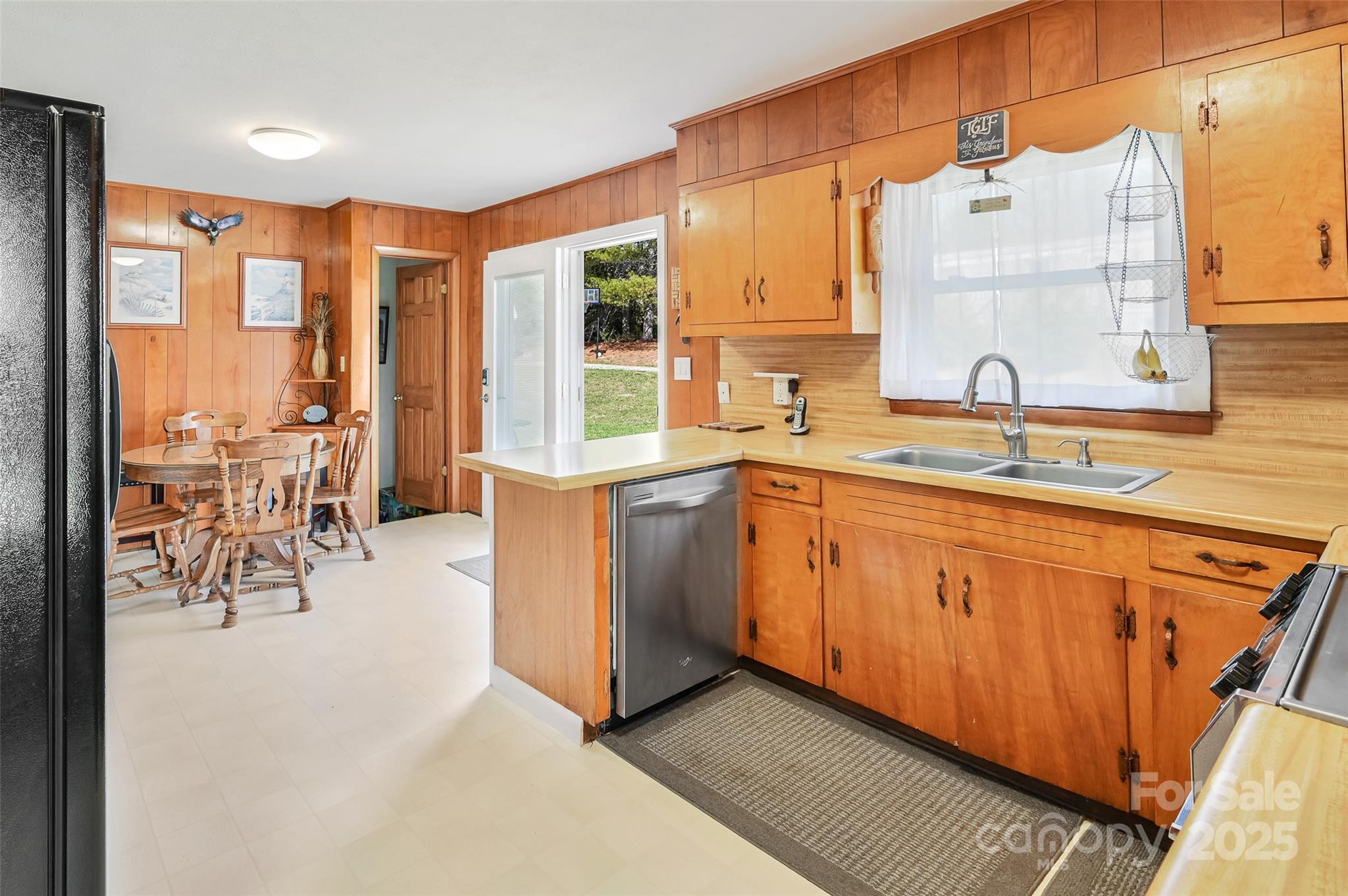 N/A at 29 Delta Drive, Hendersonville, photo 4 of 48