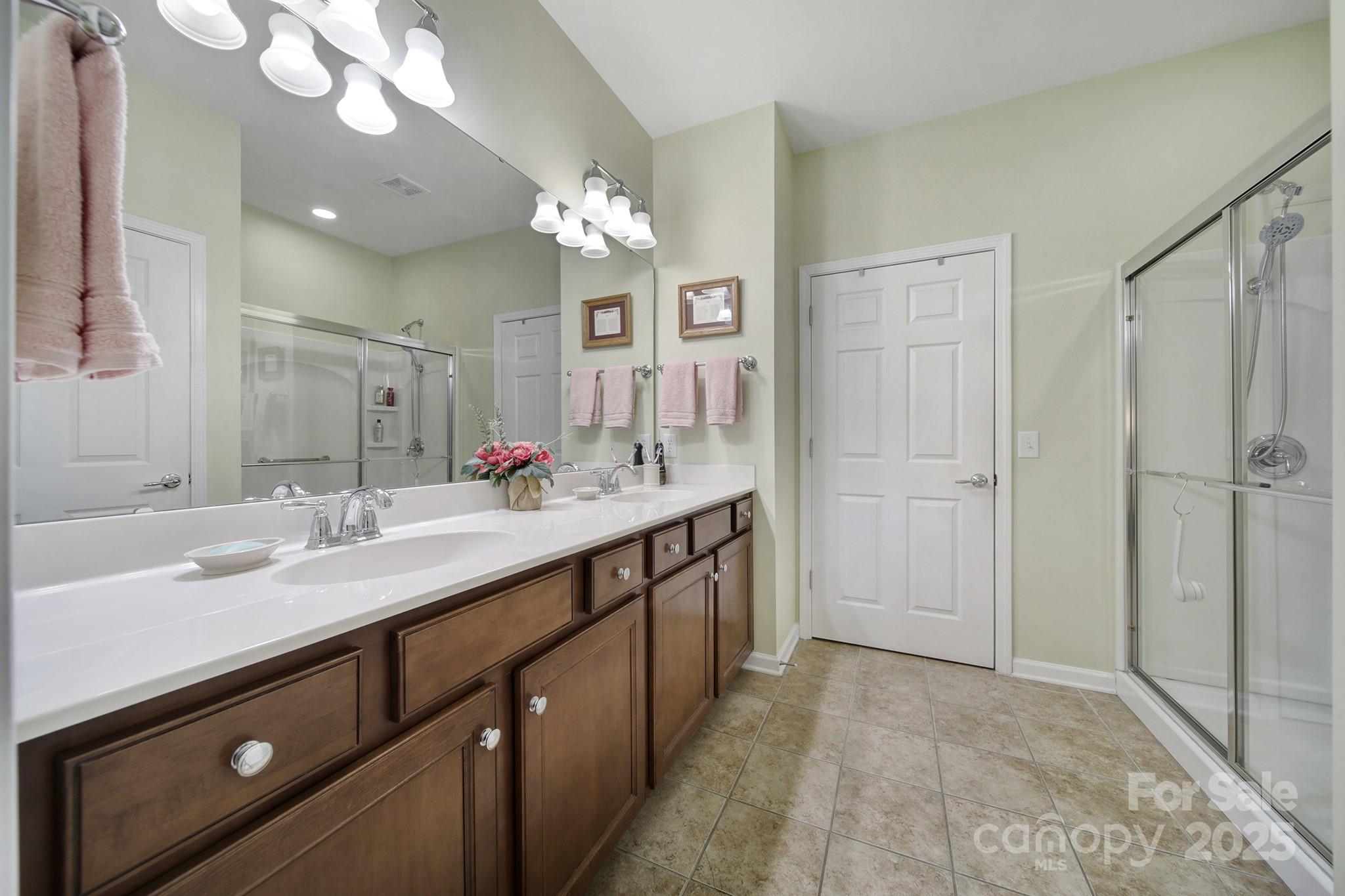 En-Suite w/ Double Vanity - 5011 Broad Lane, Fort Mill