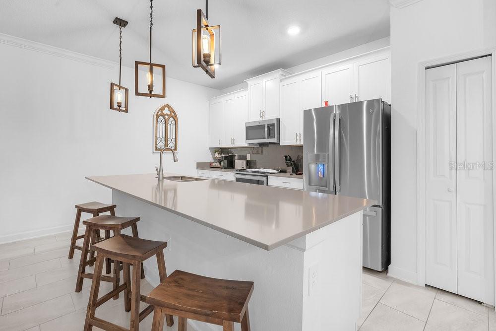 Gourmet Kitchen - 1148 KINGSBARN ST, DAVENPORT