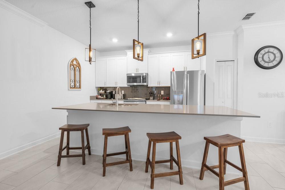 Gourmet Kitchen - 1148 KINGSBARN ST, DAVENPORT