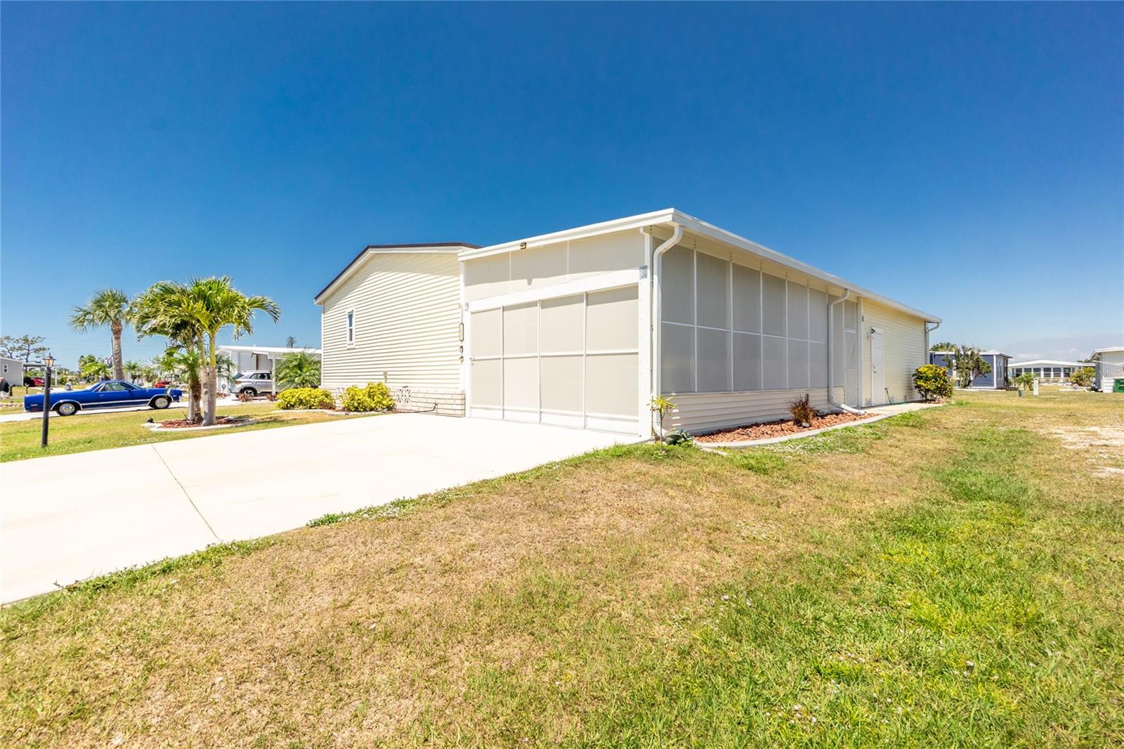 Manufactured Home at 1431 SANDERLING DR, ENGLEWOOD, photo 3 of 59