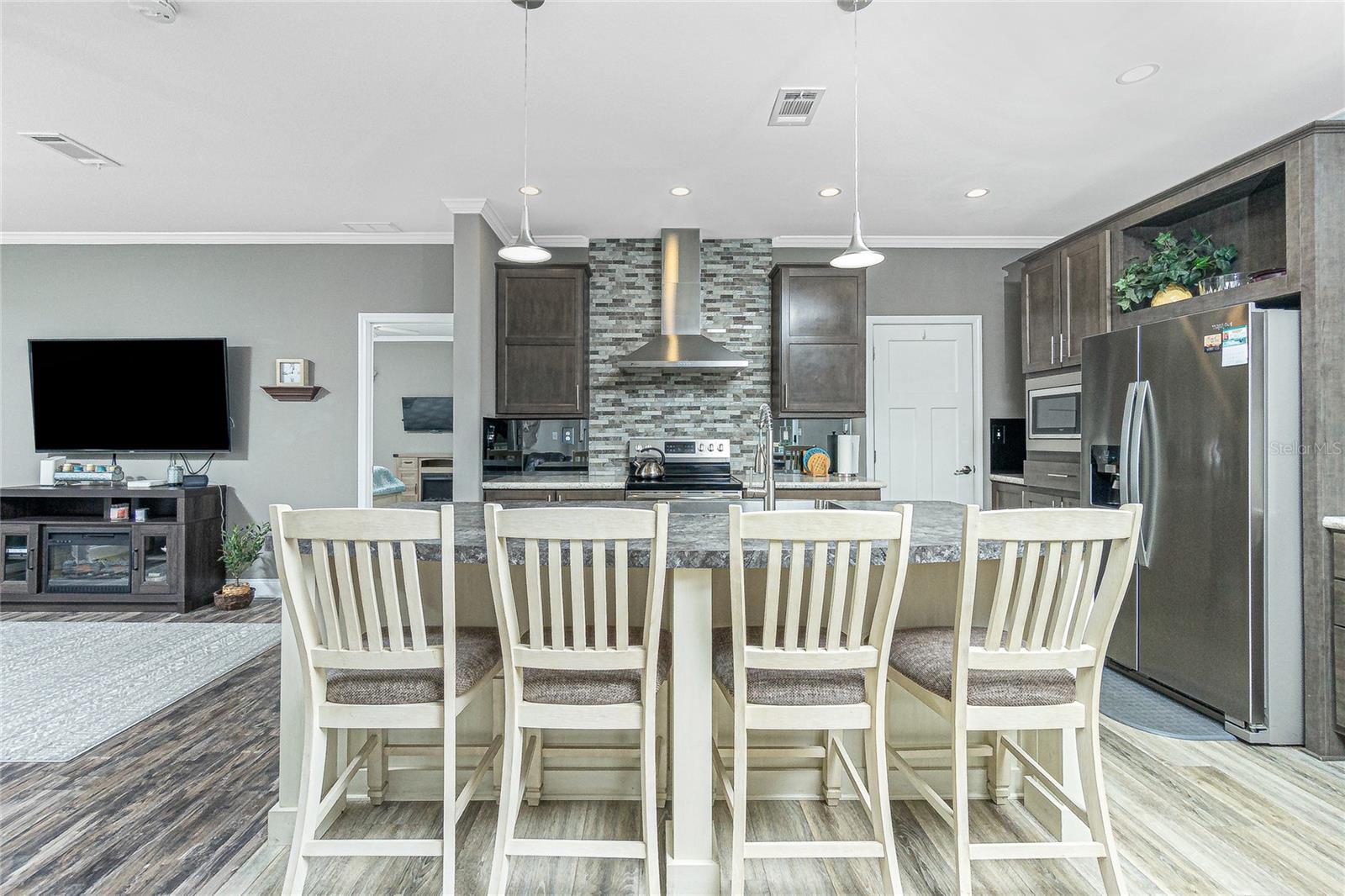 Manufactured Home at 1431 SANDERLING DR, ENGLEWOOD, photo 4 of 59