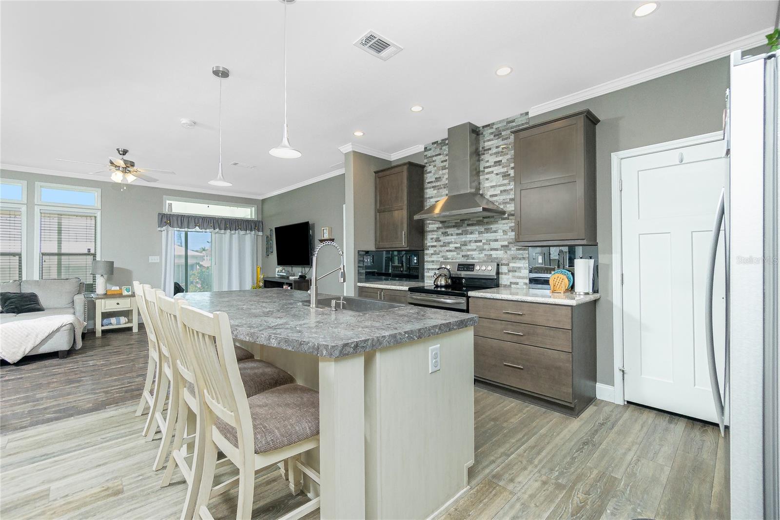 Manufactured Home at 1431 SANDERLING DR, ENGLEWOOD, photo 9 of 59