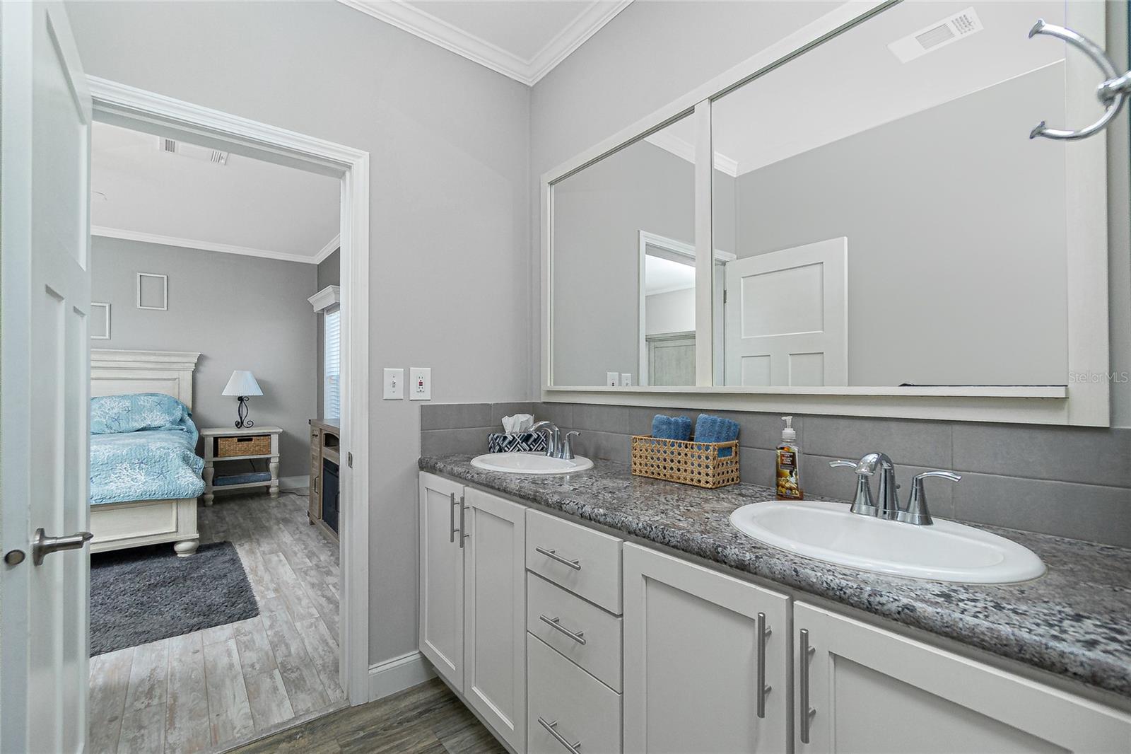 Manufactured Home at 1431 SANDERLING DR, ENGLEWOOD, photo 24 of 59