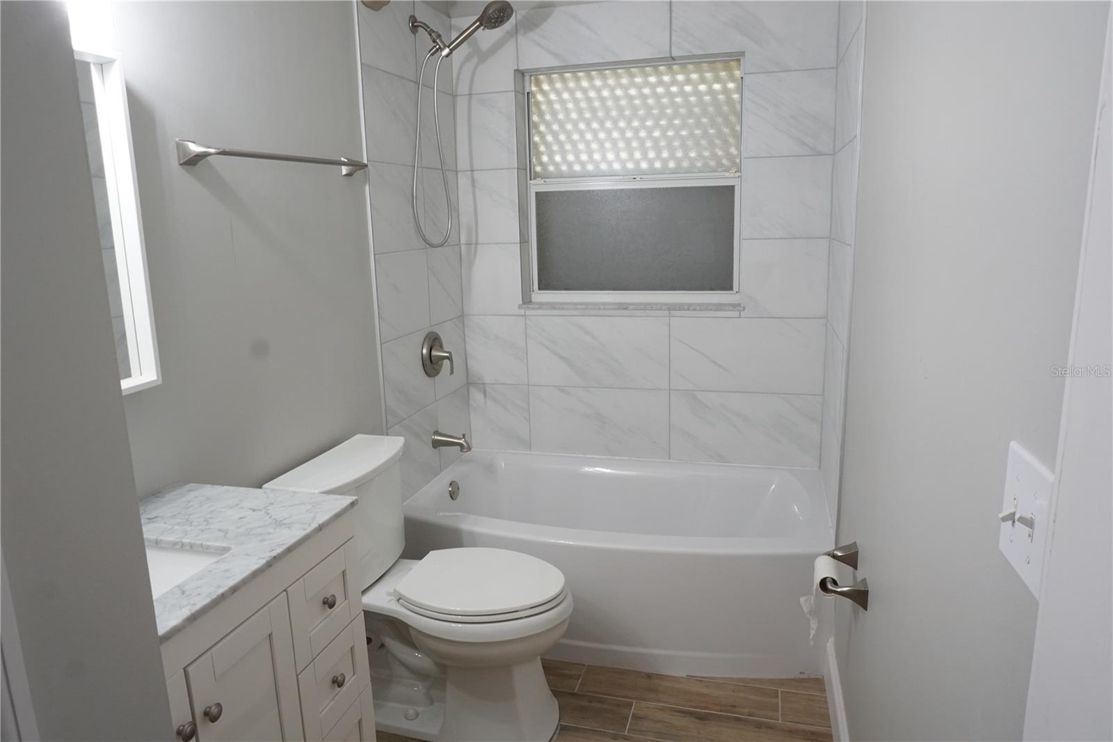Remodeled guest bath with tub/shower combo - 2000 BAL HARBOR BLVD #1012, PUNTA GORDA