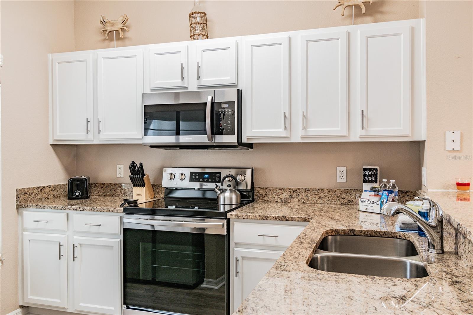 Townhouse at 4504 ALBERTO CIR, KISSIMMEE, photo 3 of 43
