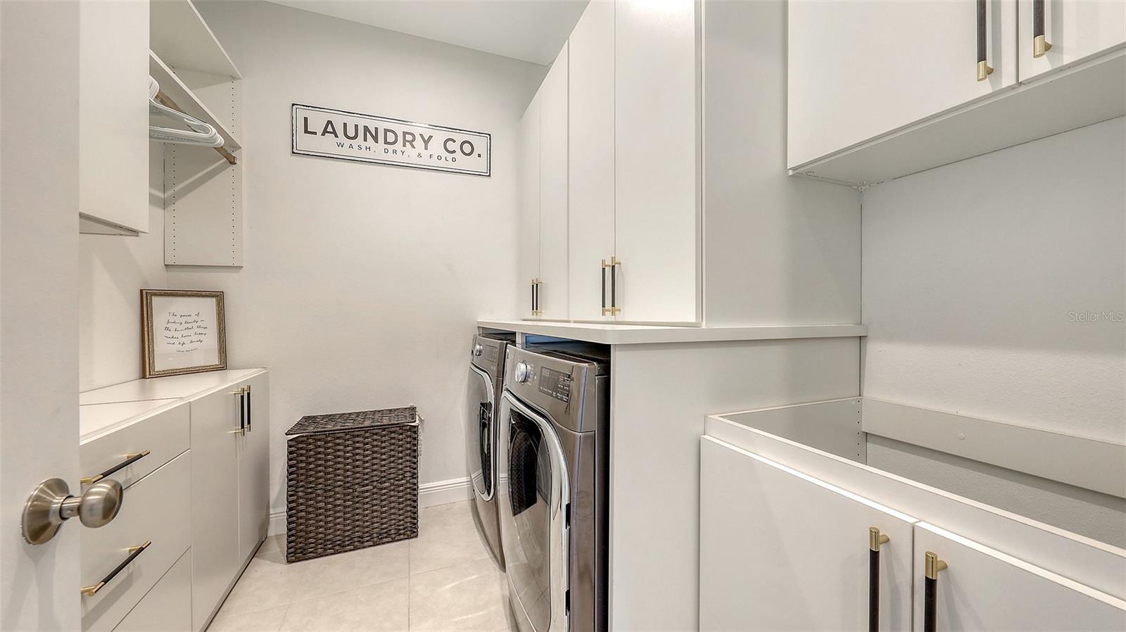 Customized & Organized Laundry Room - 11869 RICHMOND TRL, PARRISH