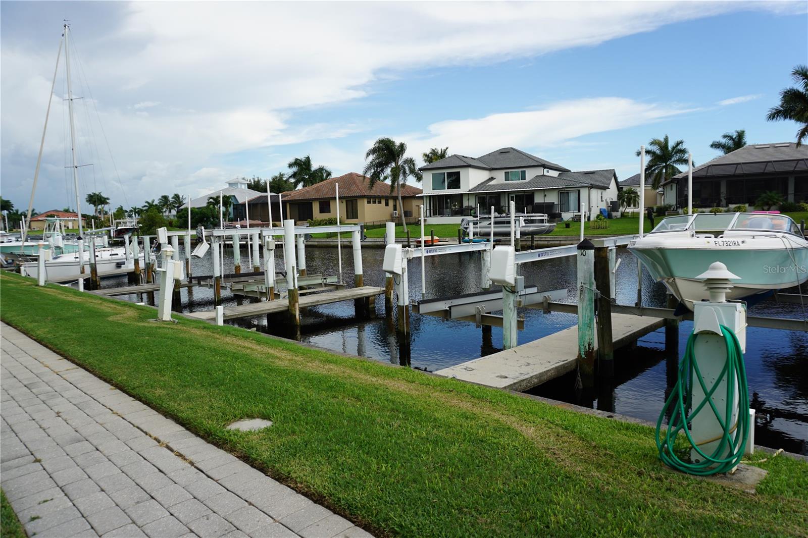 Steps away from the canal and boat docks - 2000 BAL HARBOR BLVD #1012, PUNTA GORDA