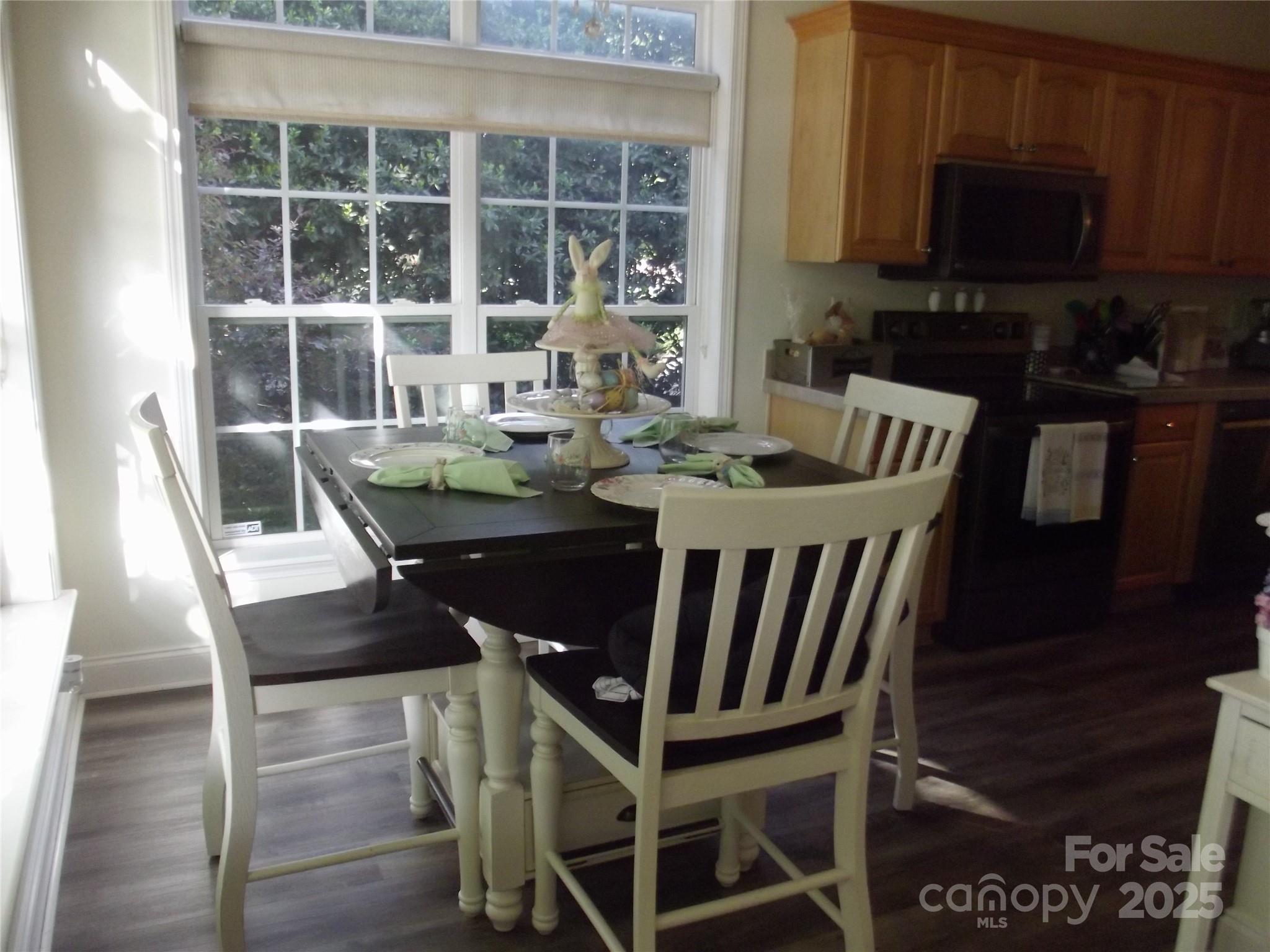 Breakfast Area in Kitchen - 1502 Mulberry Ridge Drive, Newton