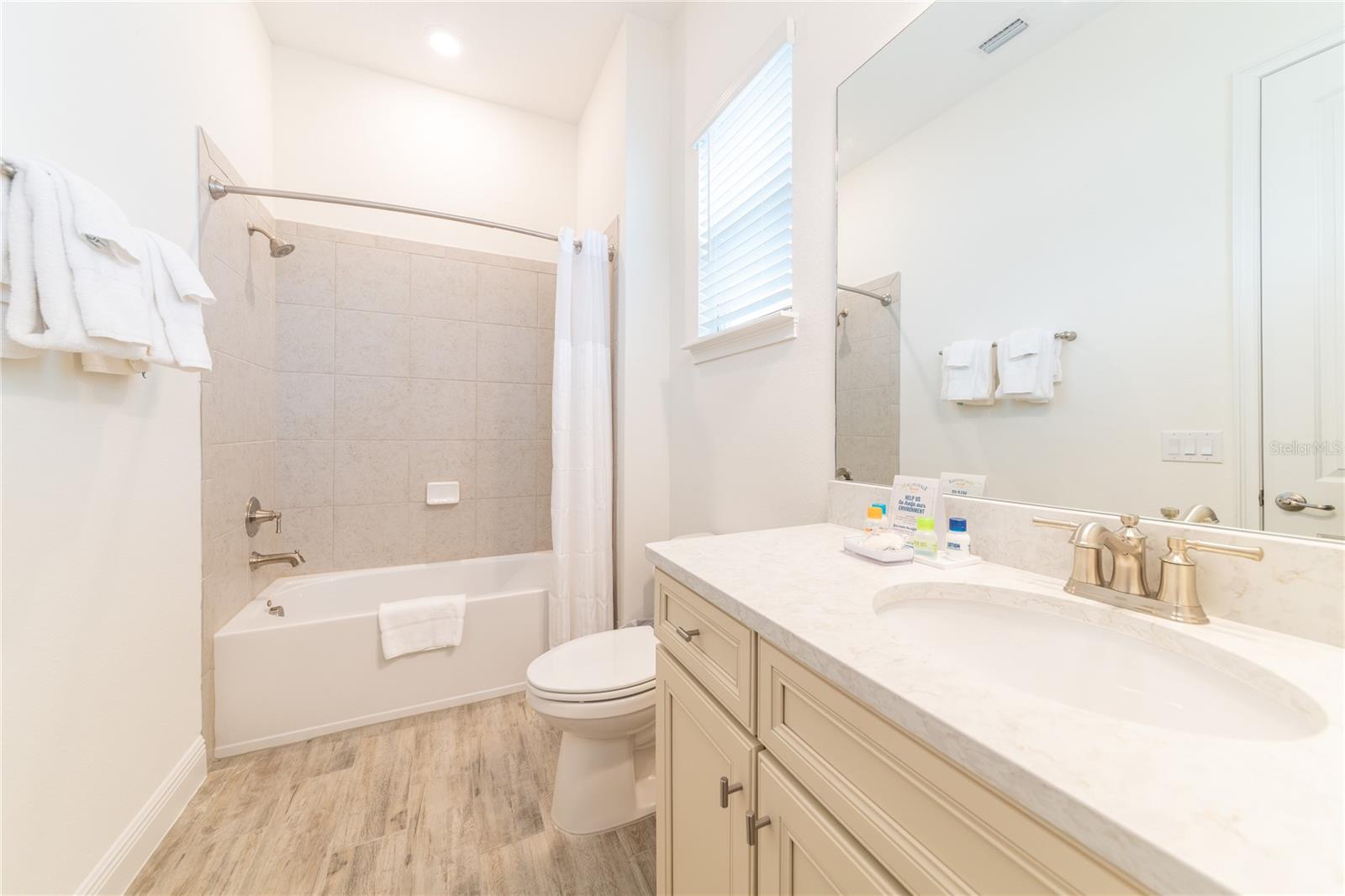Secondary bathroom with tub and shower in Margaritaville Resort Orlando Kissimmee - 2988 SALTED RIM RD, KISSIMMEE