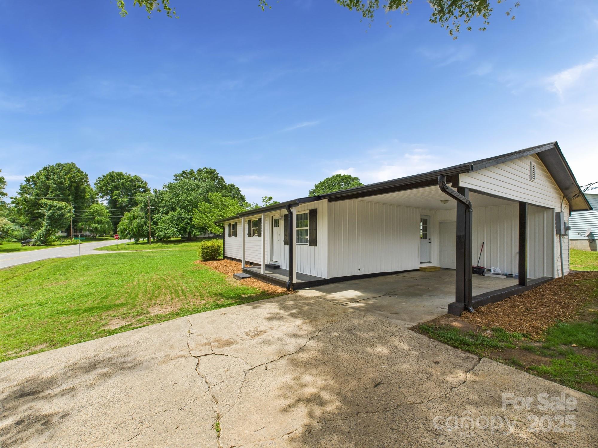 Single Family Residence at 120 Hepler Road, Taylorsville, photo 2 of 20
