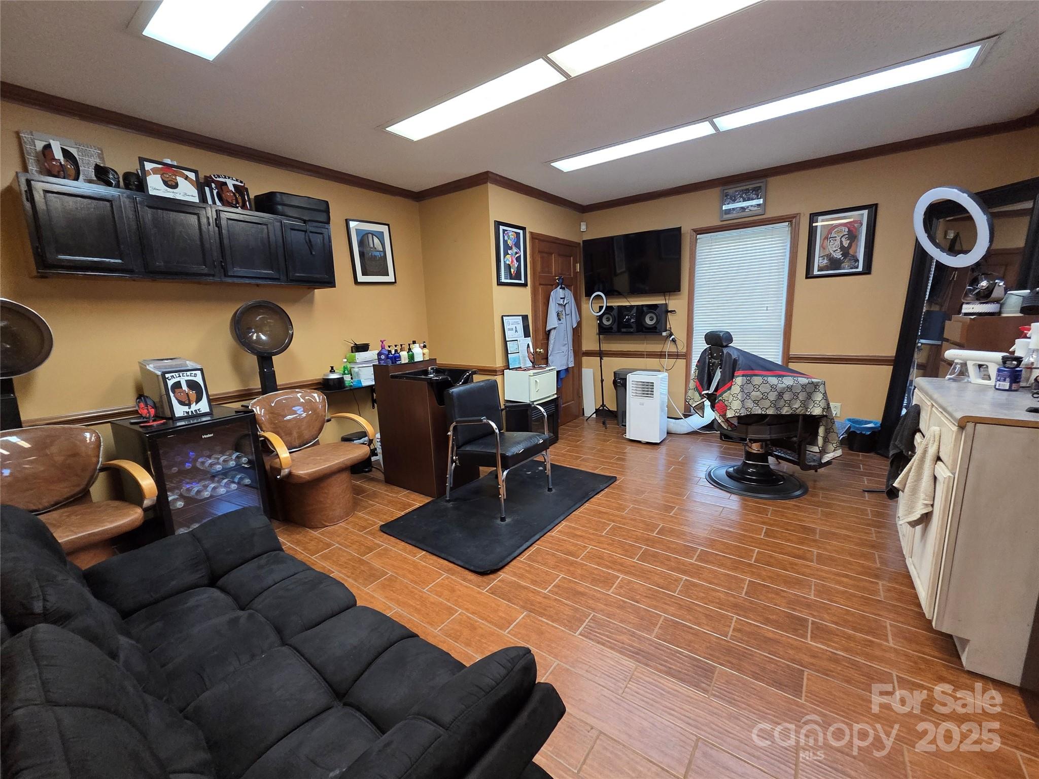 Barber Suite - 5513 Monroe Road, Charlotte