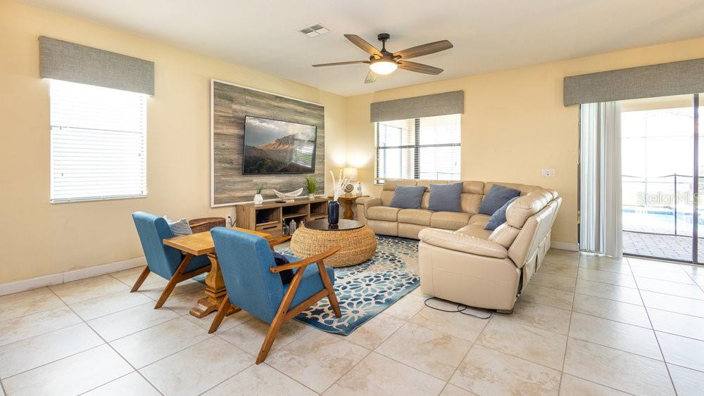 Living Area - 1450 ROLLING FAIRWAY DR, DAVENPORT