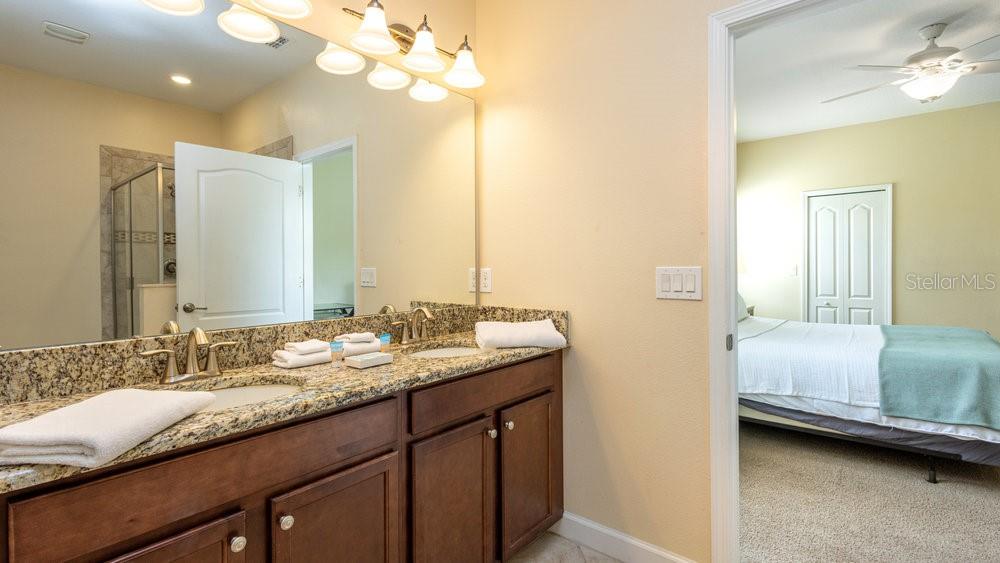 Lower Primary Bath - 1450 ROLLING FAIRWAY DR, DAVENPORT