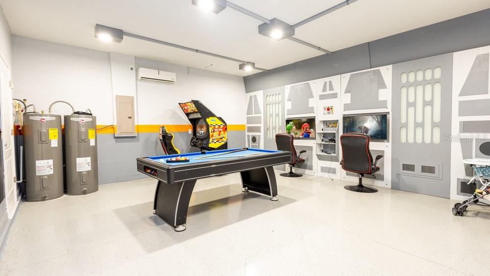 Game Room Garage - 1450 ROLLING FAIRWAY DR, DAVENPORT