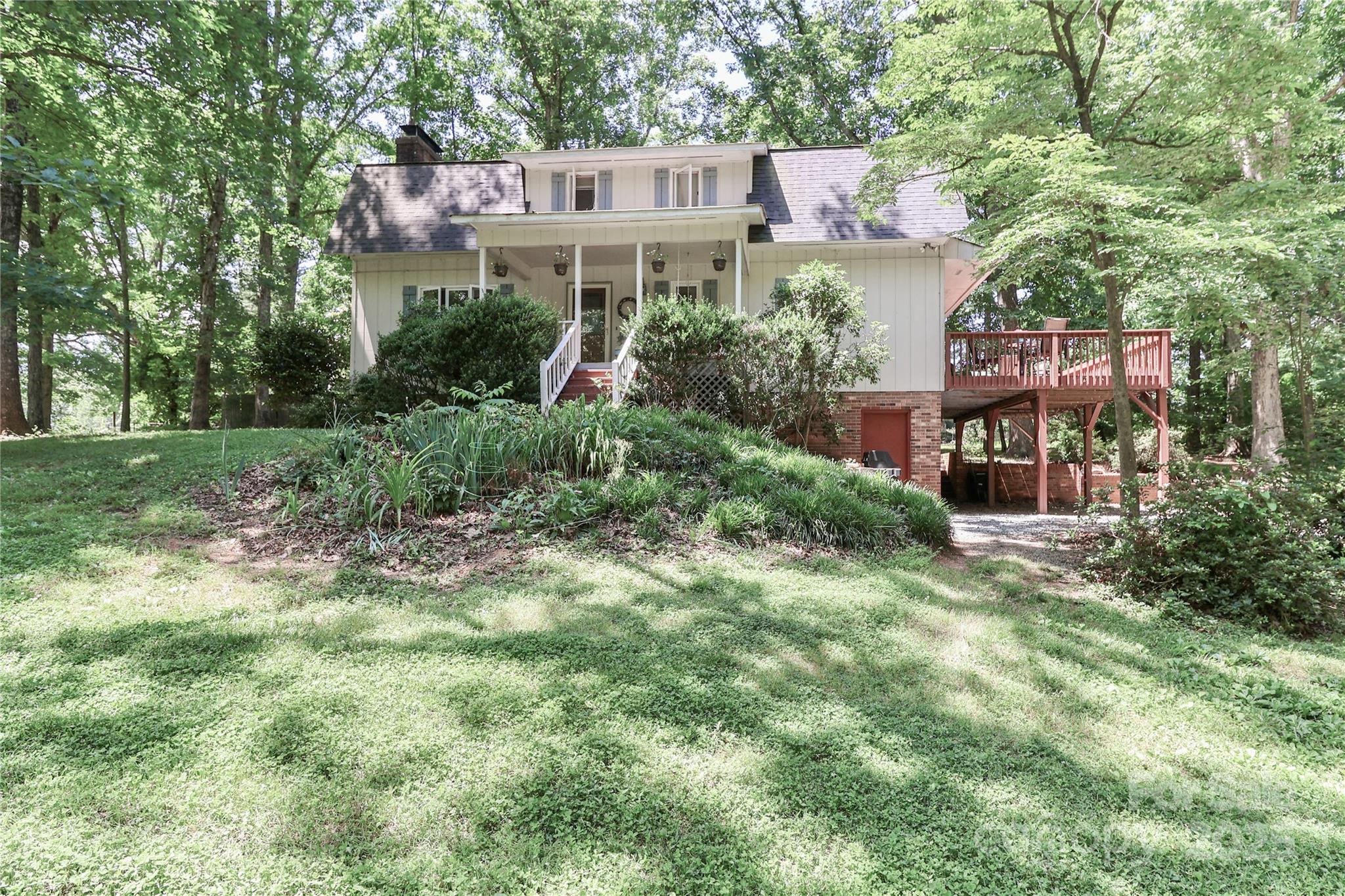 Single Family Residence at 173 Rocky River Road, Mooresville, photo 2 of 48
