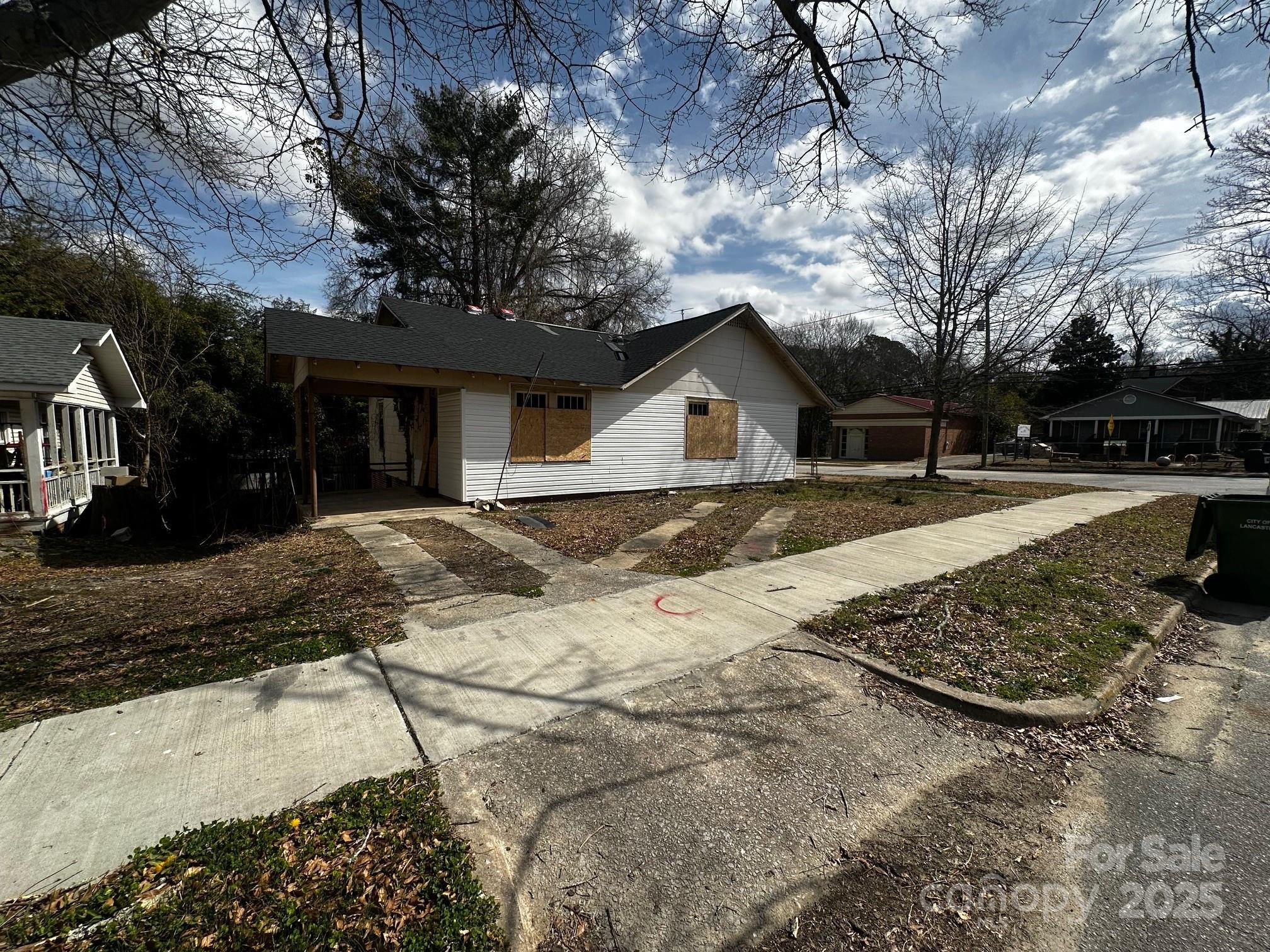 Single Family Residence at 306 E Arch Street, Lancaster, photo 2 of 4