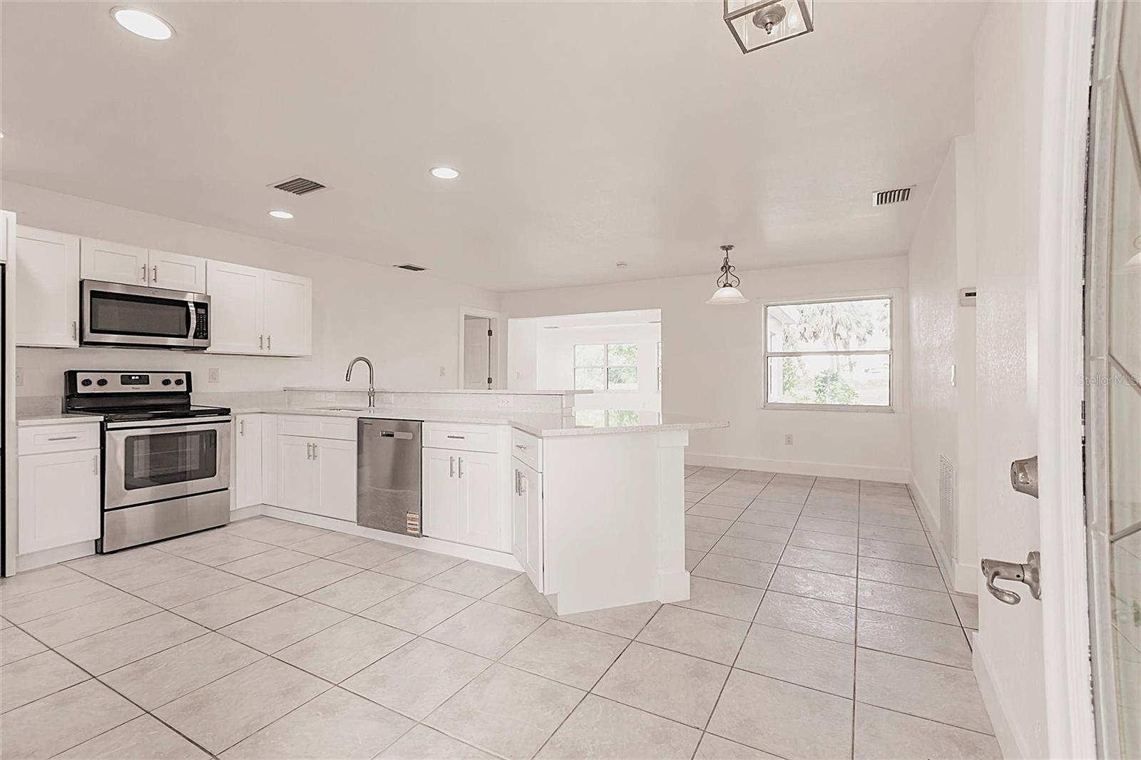 Single Family Residence at 3129 BUTTONWOOD PL, PUNTA GORDA, photo 6 of 44