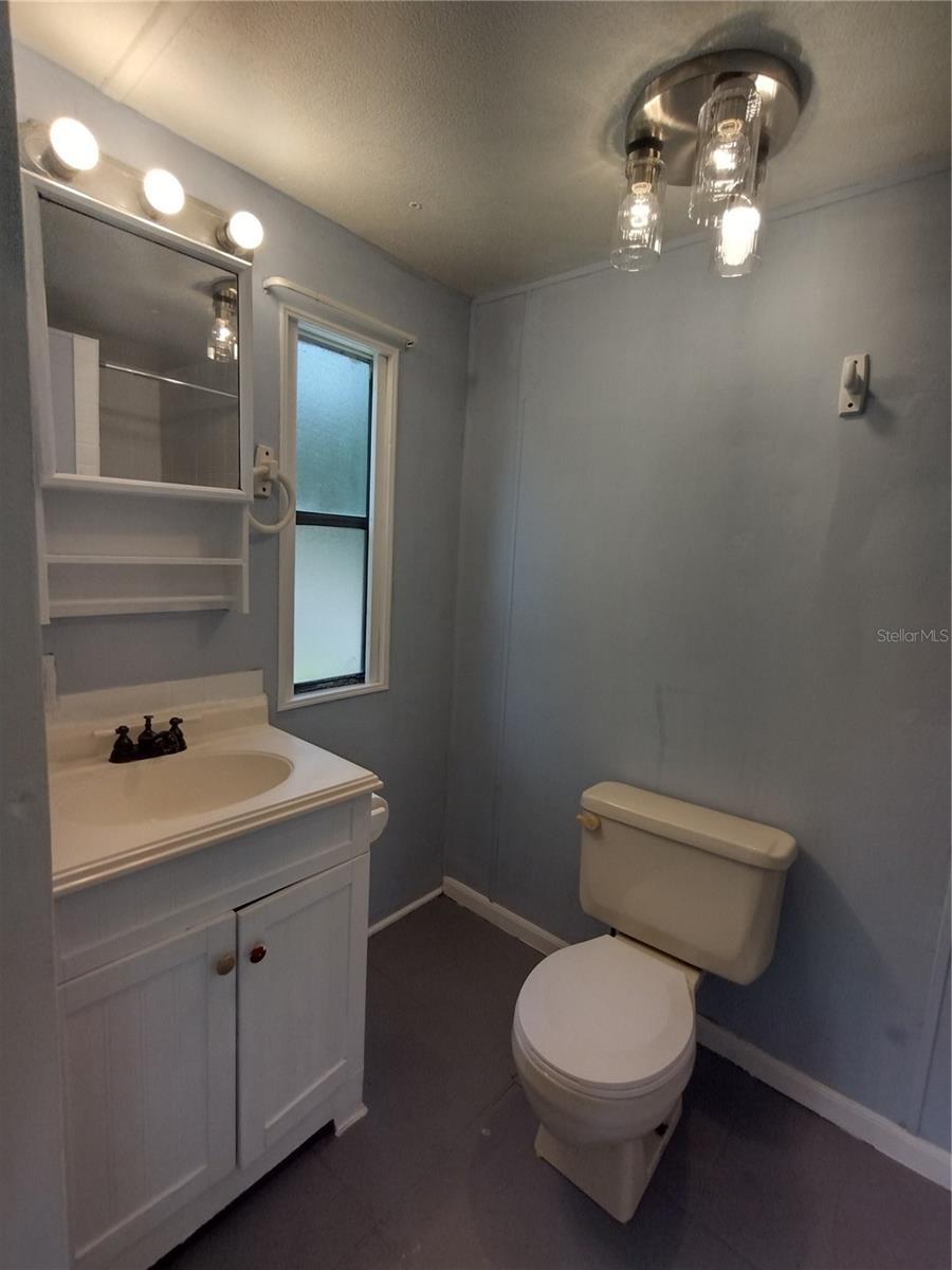 Manufactured Home at 172 ESTATES AVE, BROOKSVILLE, photo 12 of 21