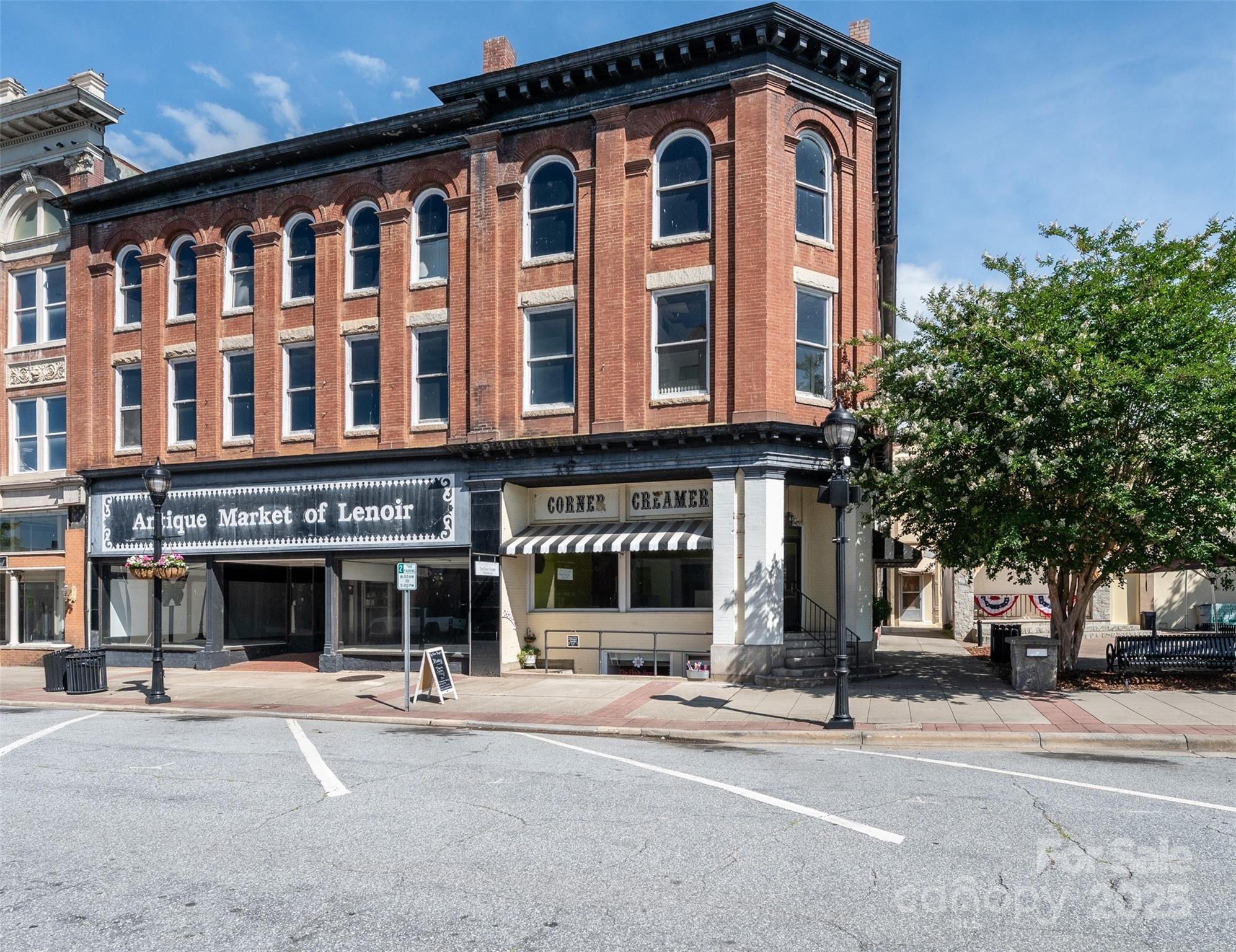 812 West Avenue NW