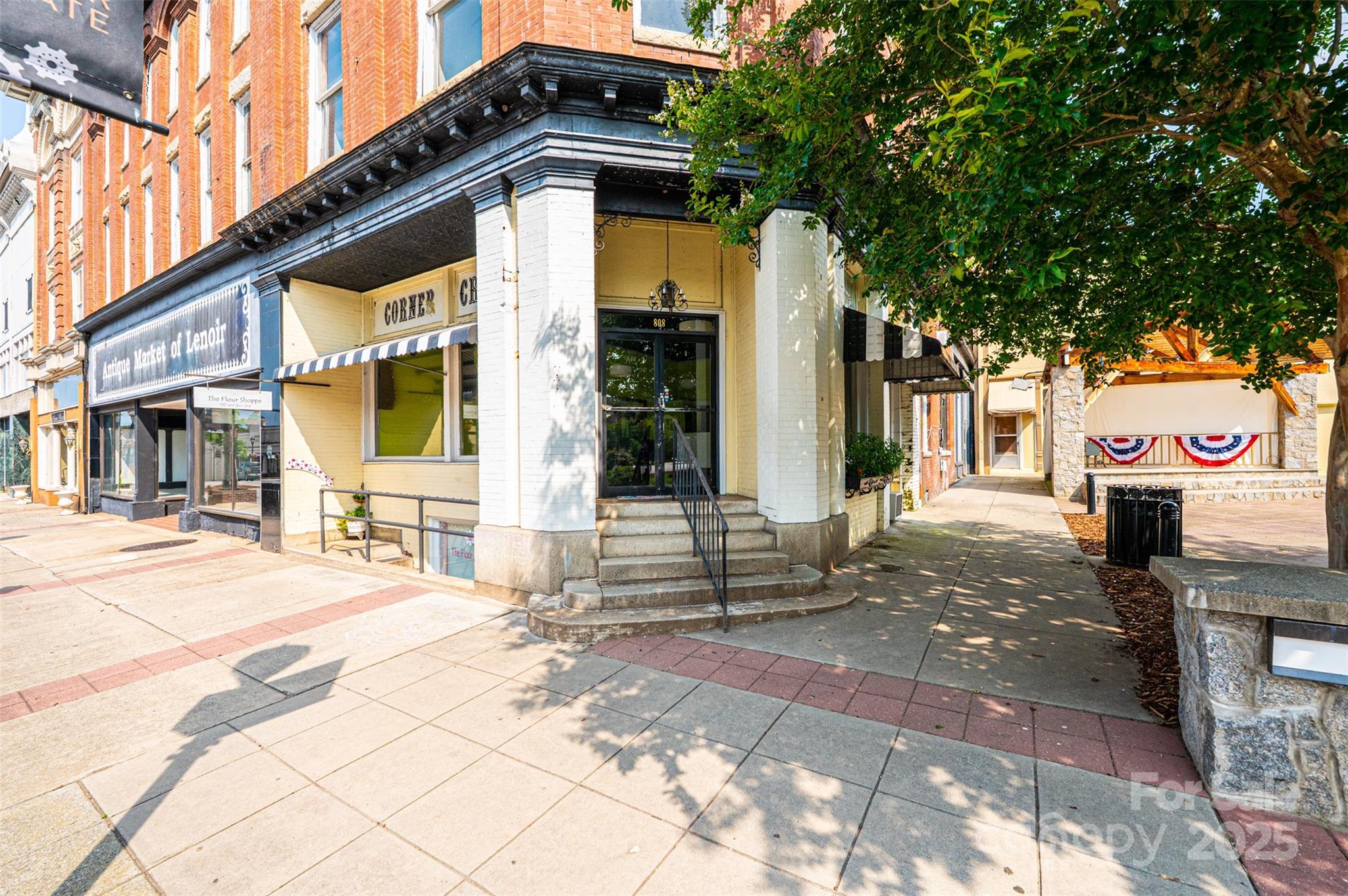 Retail at 812 West Avenue NW, Lenoir, photo 3 of 46