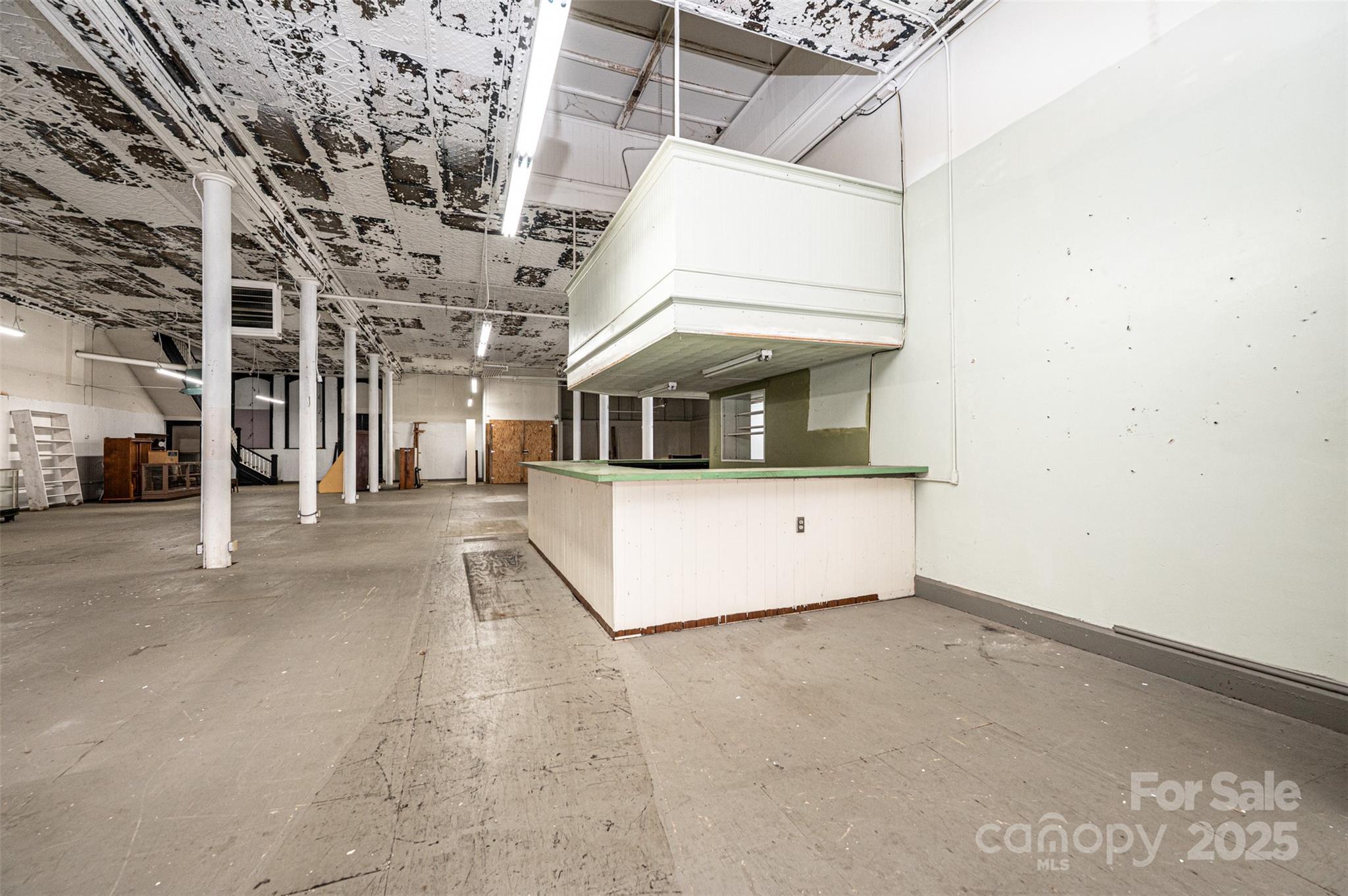 Retail at 812 West Avenue NW, Lenoir, photo 7 of 46