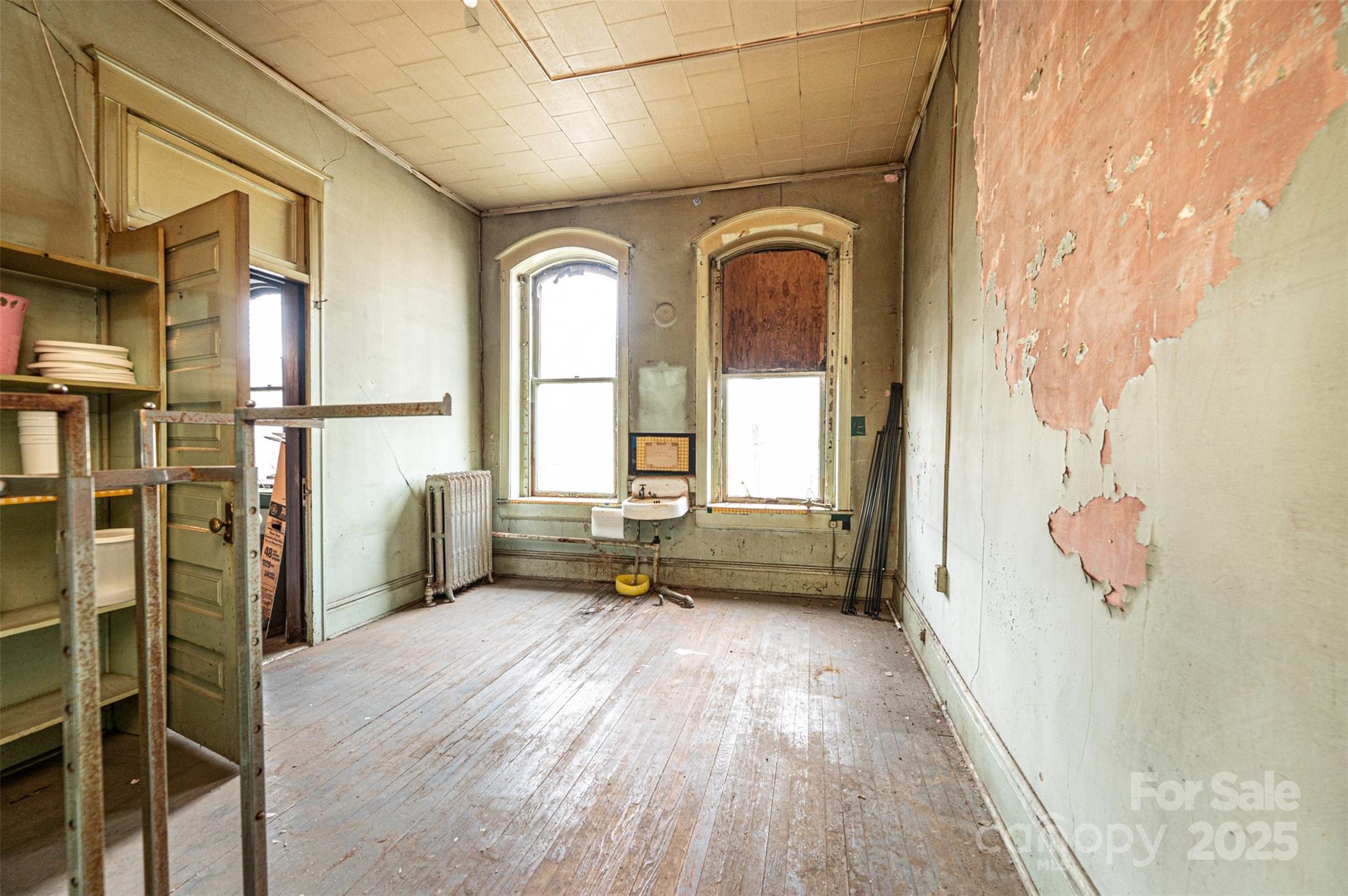 Room second level - 812 West Avenue NW, Lenoir