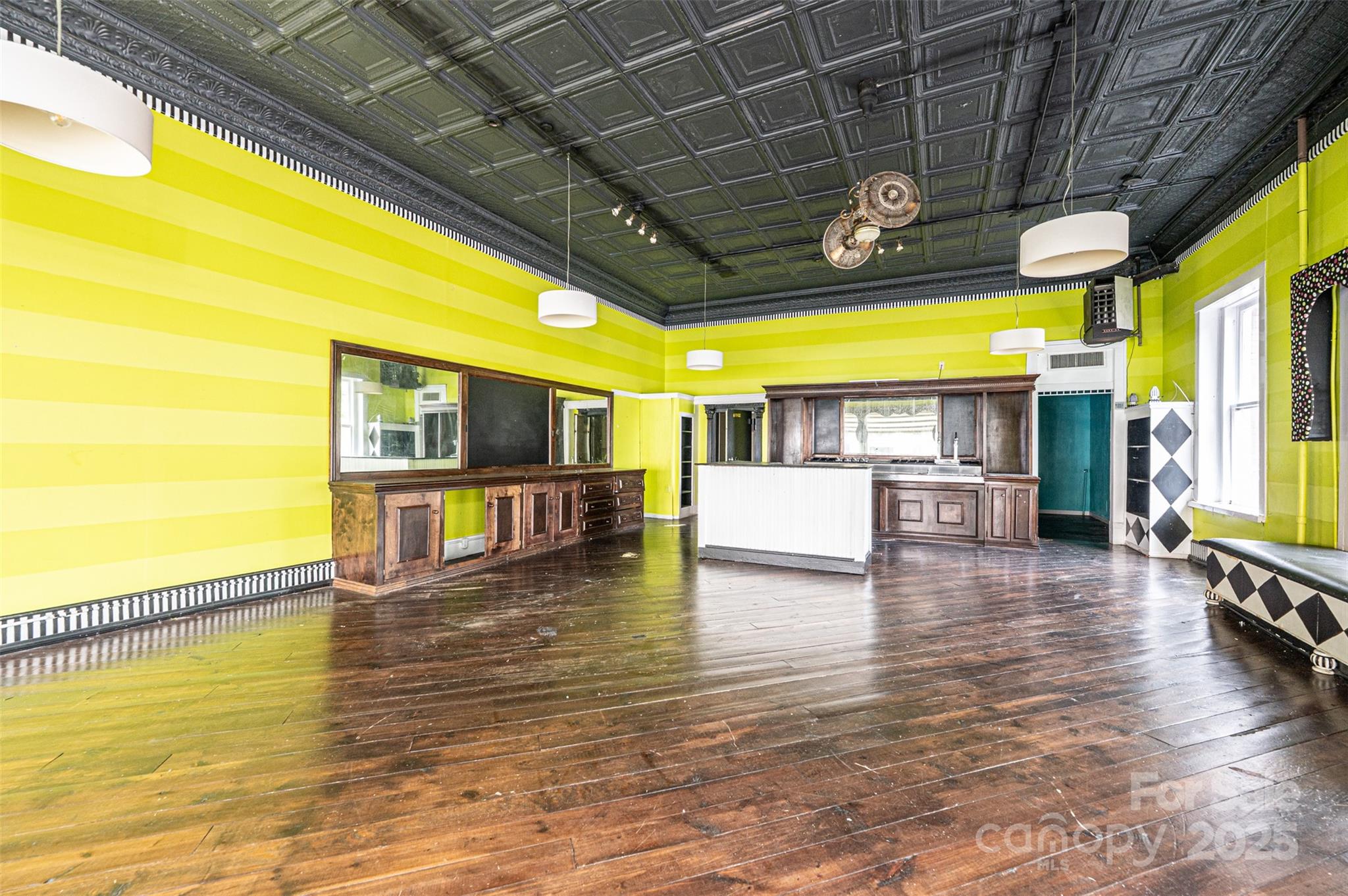 Corner Unit - 812 West Avenue NW, Lenoir