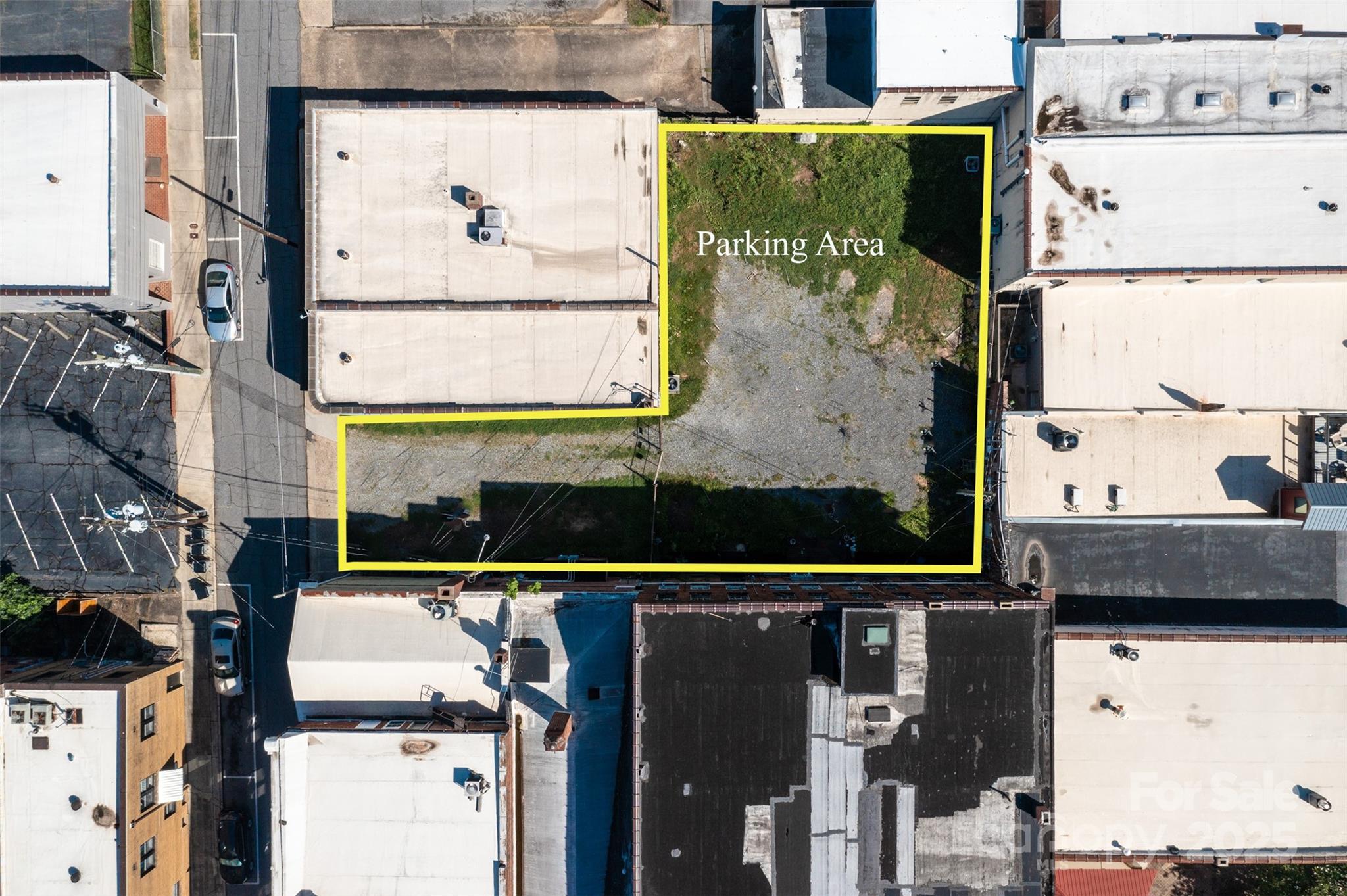 Parking area - 812 West Avenue NW, Lenoir