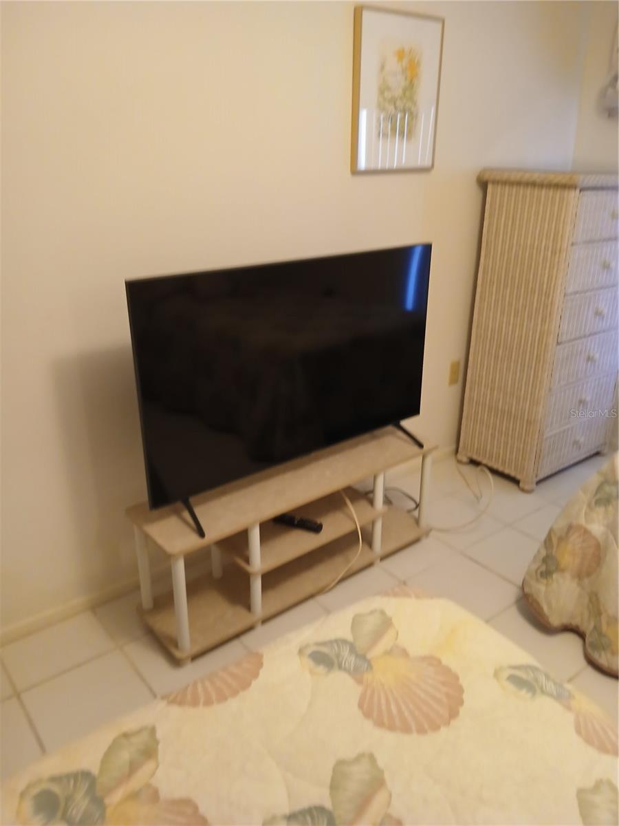 SAMSUNG TV MASTER BEDROOM - 6050 CHESHAM DR #3, NEW PORT RICHEY