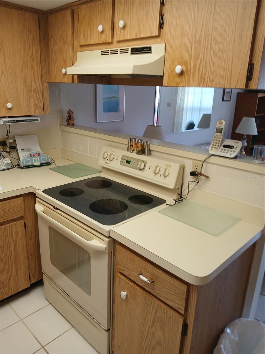 KITCHEN - 6050 CHESHAM DR #3, NEW PORT RICHEY