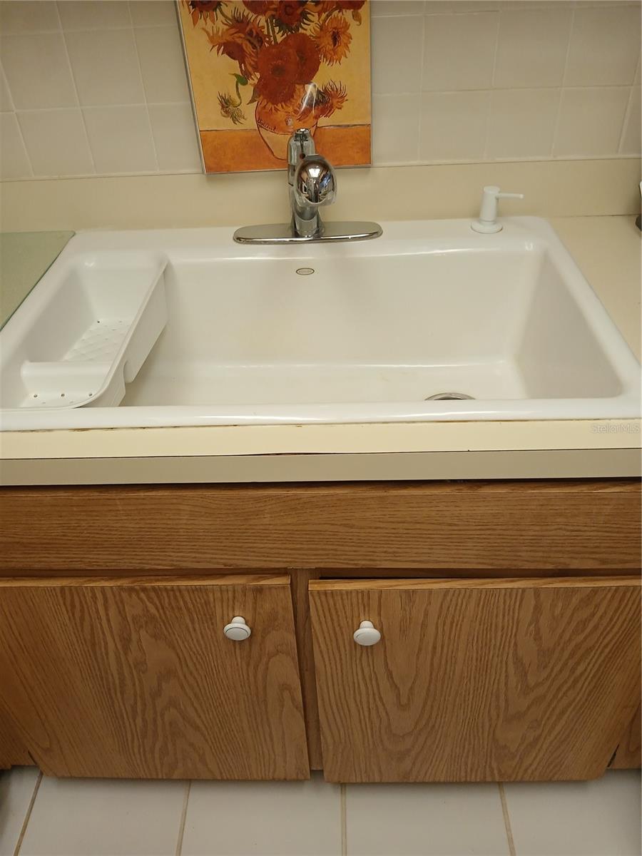 KITCHEN SINK - 6050 CHESHAM DR #3, NEW PORT RICHEY