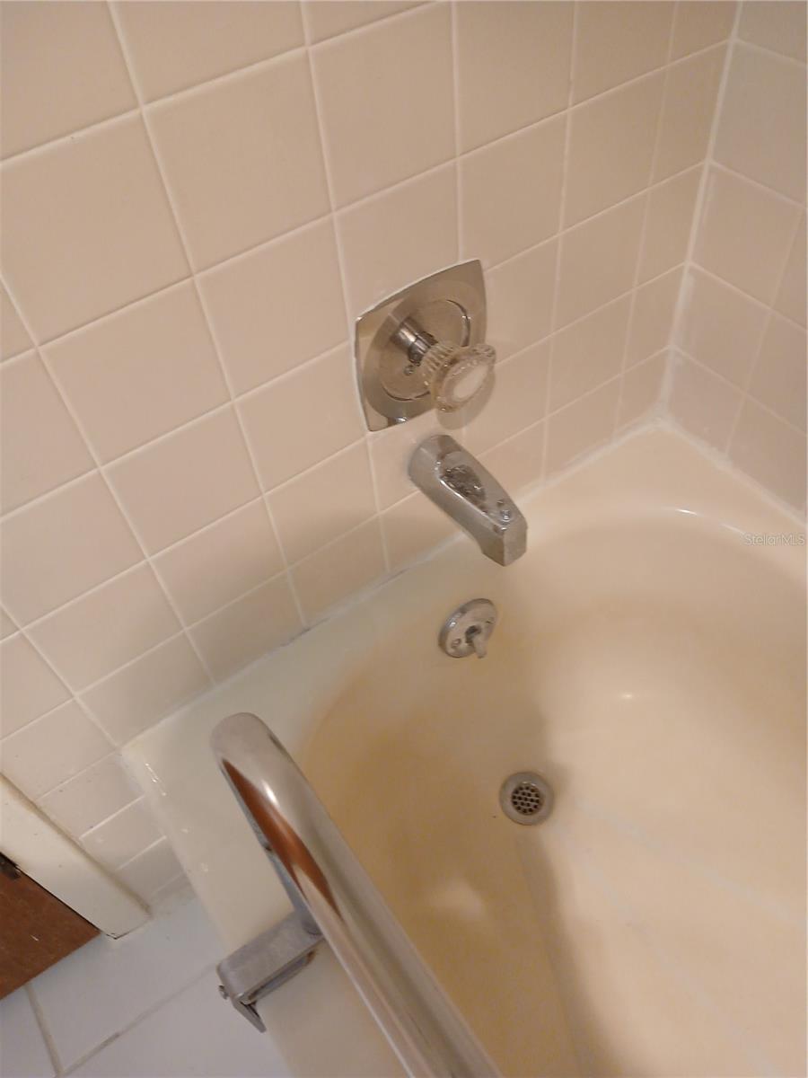 TUB - 6050 CHESHAM DR #3, NEW PORT RICHEY