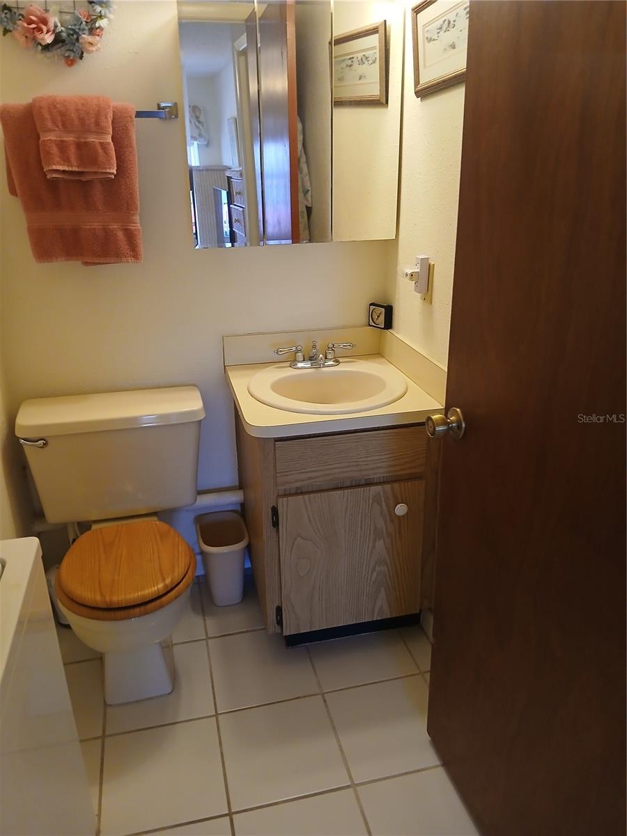 EN-SUITE HALF BATH - 6050 CHESHAM DR #3, NEW PORT RICHEY