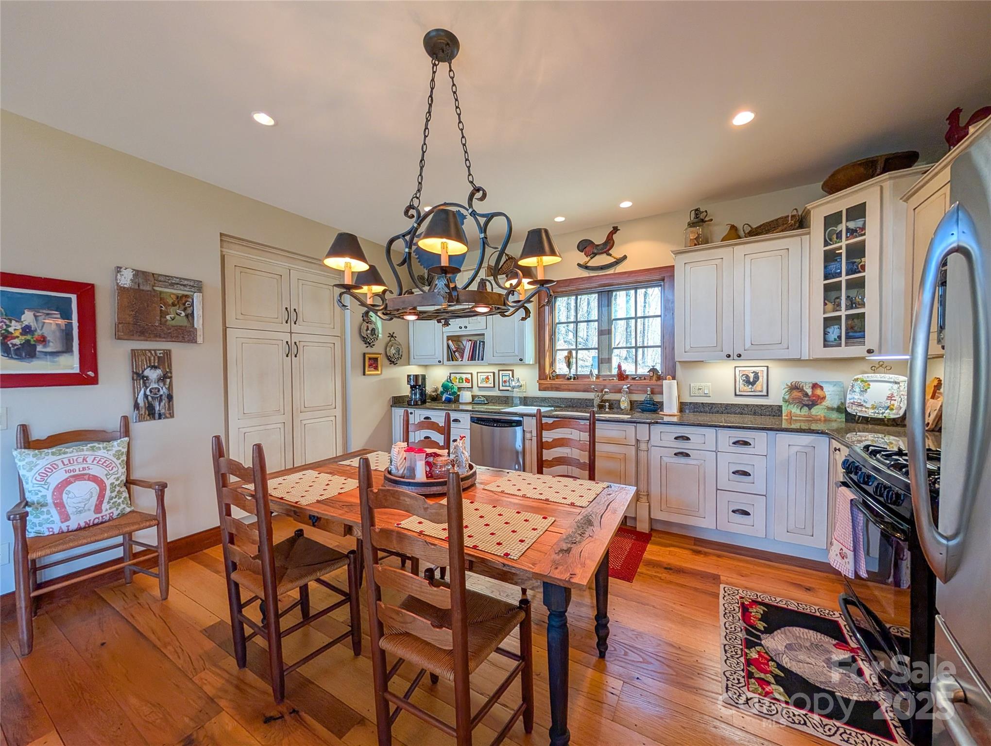Single Family Residence at 72 Pilgrims Lane, Burnsville, photo 24 of 48