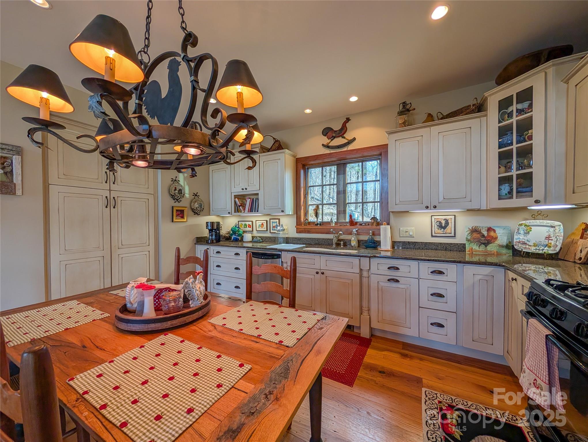 Single Family Residence at 72 Pilgrims Lane, Burnsville, photo 26 of 48
