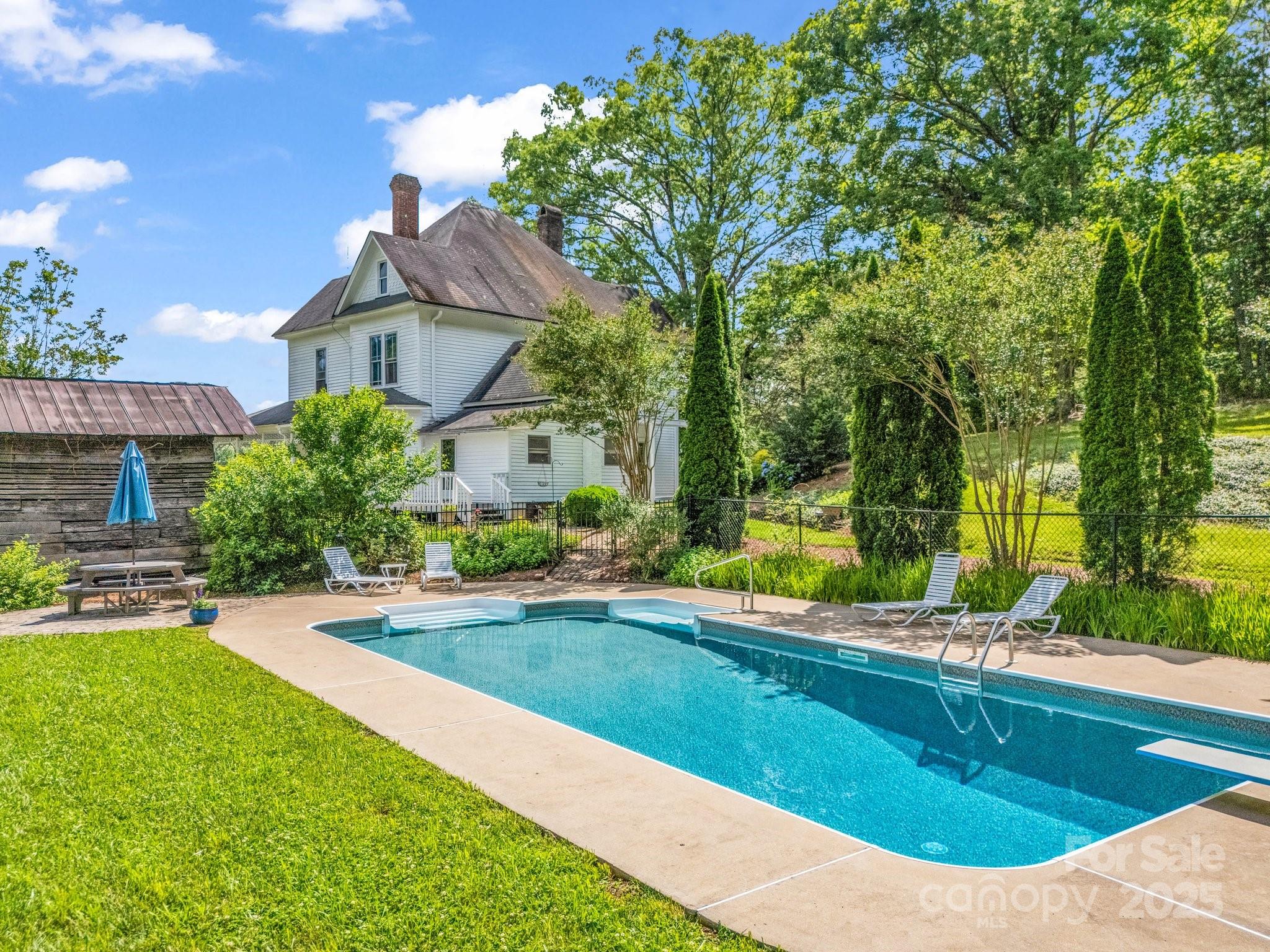 Beautiful pool behind house - 1111 Bills Creek Road, Lake Lure
