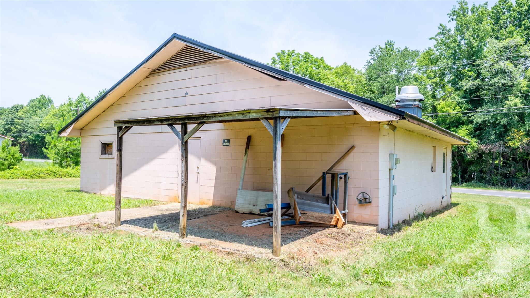 Covered Utility Area - 2874 Salisbury Highway, Statesville