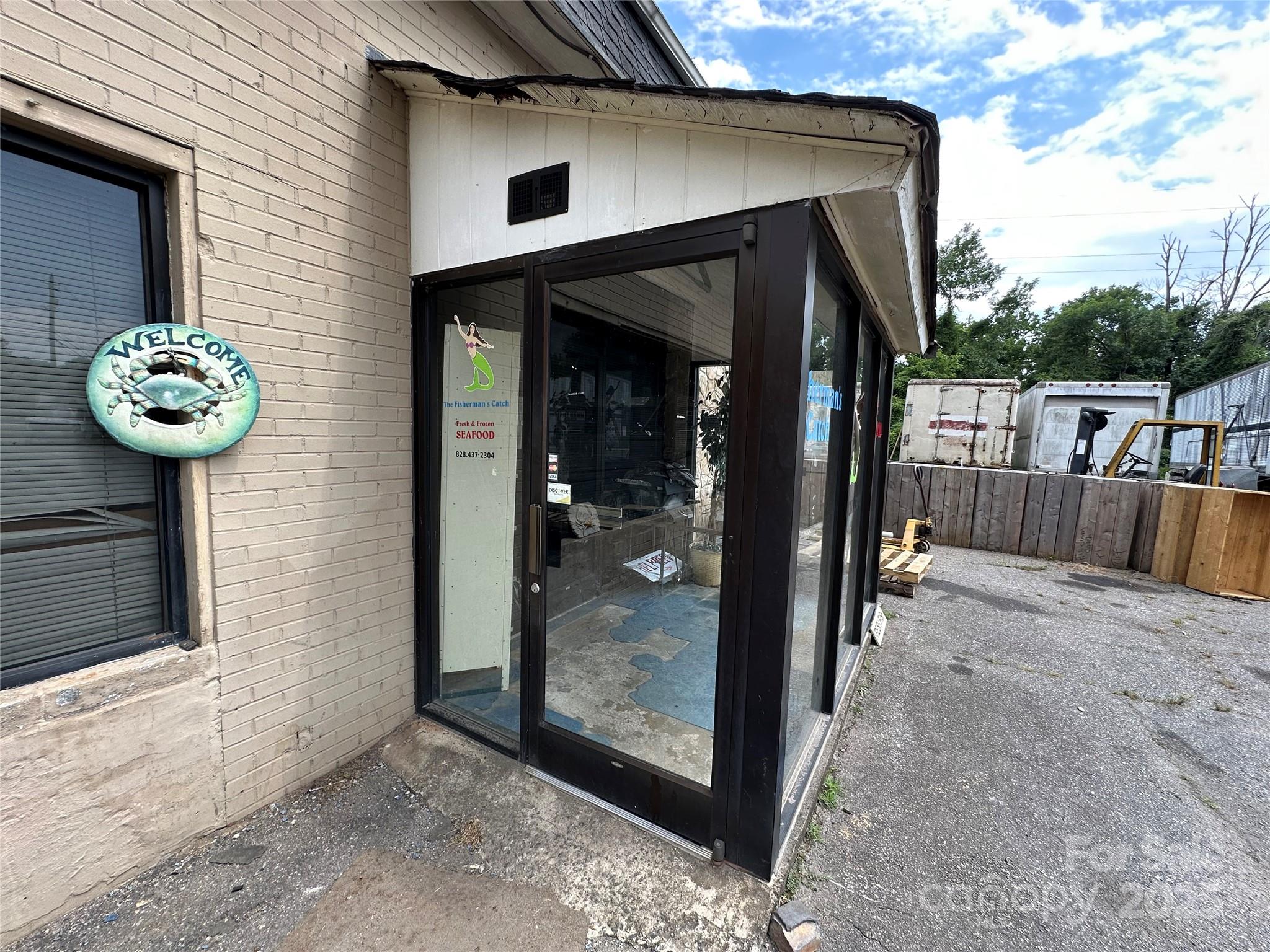 Building Entrance - 410 E Fleming Drive, Morganton