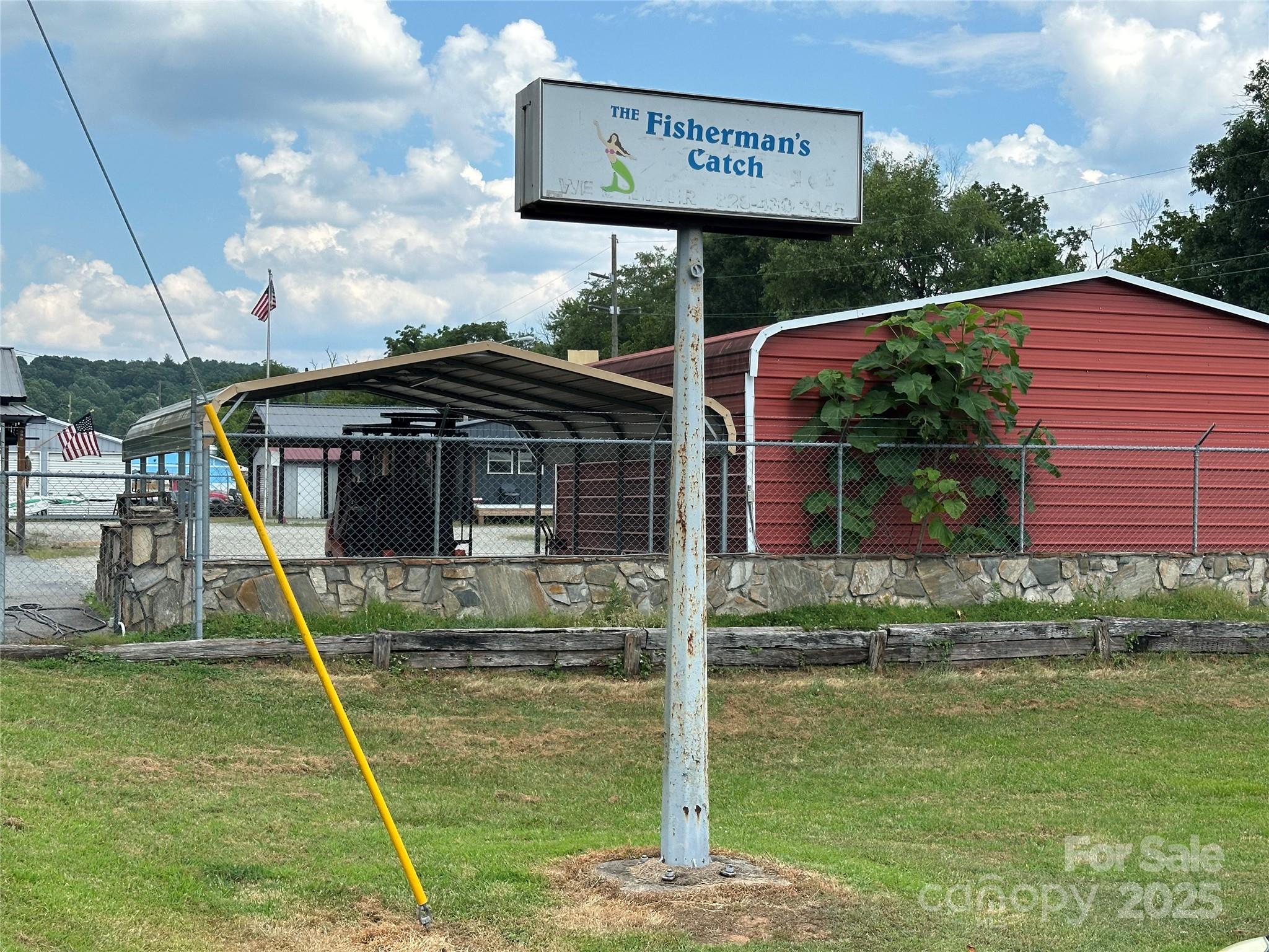 Wholesale Building on Flemming - 410 E Fleming Drive, Morganton