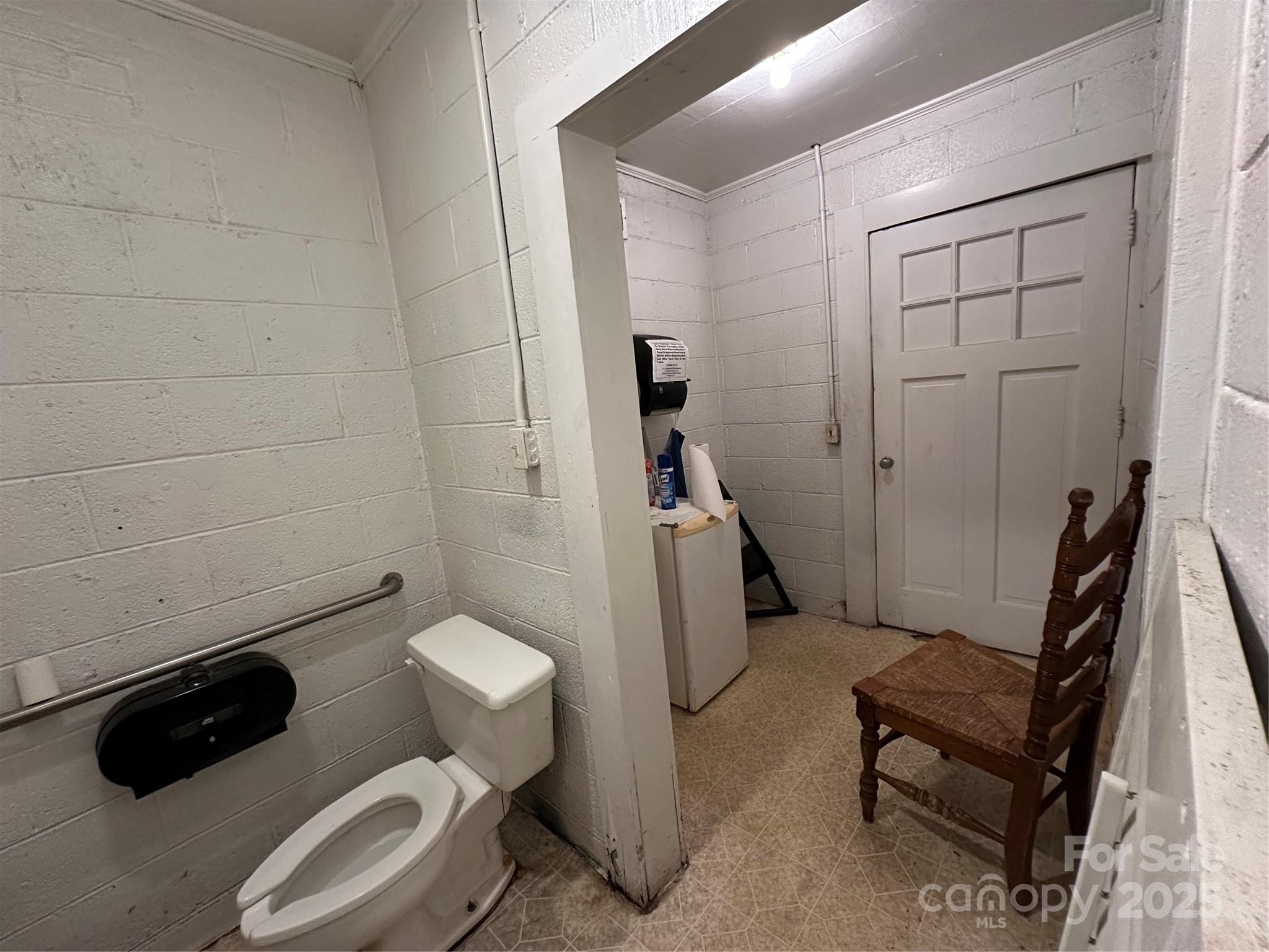 Women's Bathroom - 410 E Fleming Drive, Morganton