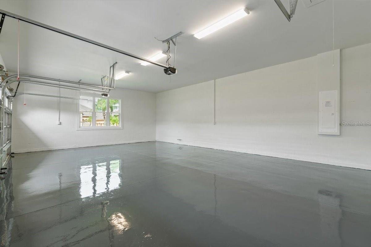 Garage 3 Car - 17 OLD OAK DR N, PALM COAST