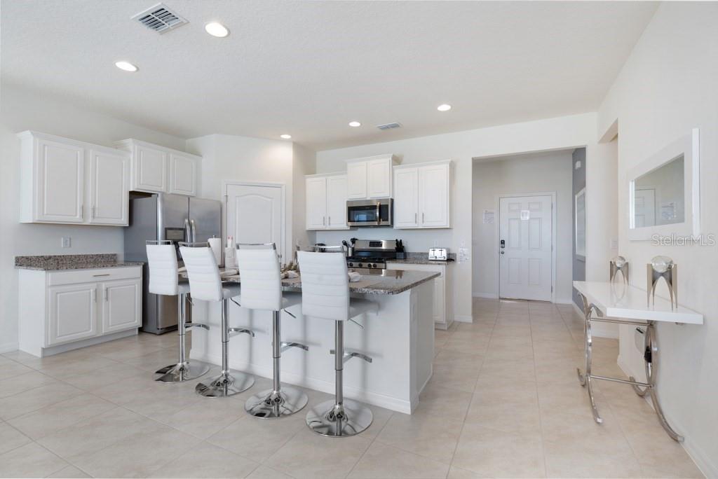 Single Family Residence at 8012 OAK SHADOW CT, DAVENPORT, photo 8 of 34