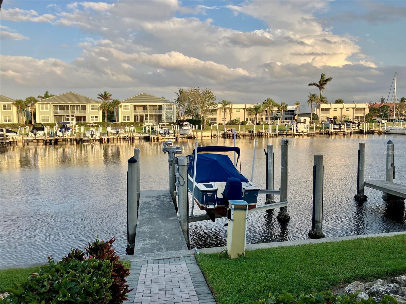 Your own dock slip and 7,000 lb boat lift - 3216 PURPLE MARTIN DR #121, PUNTA GORDA