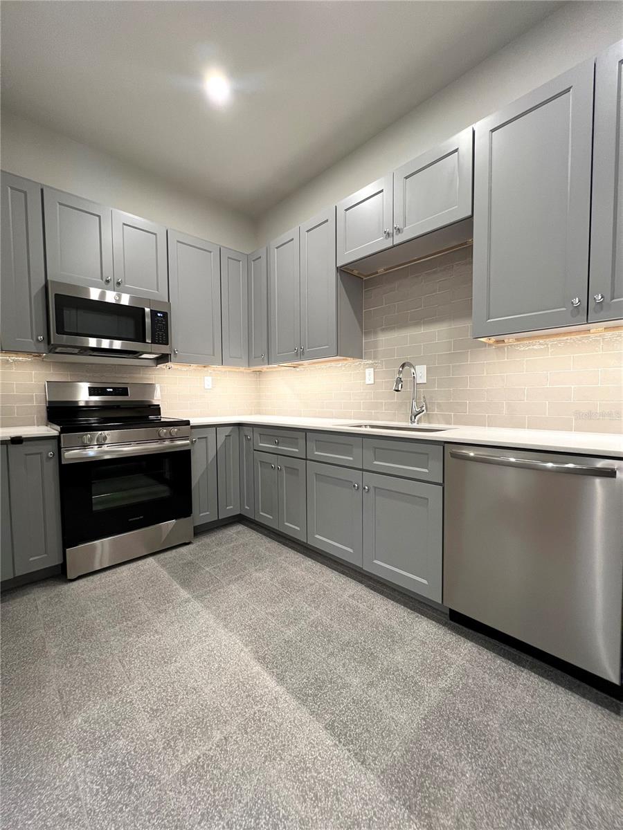 Unit 201 Kitchen - 244 E PARK AVE, LAKE WALES