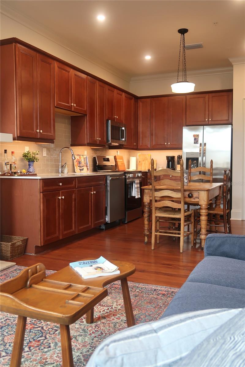Unit 202 - 244 E PARK AVE, LAKE WALES