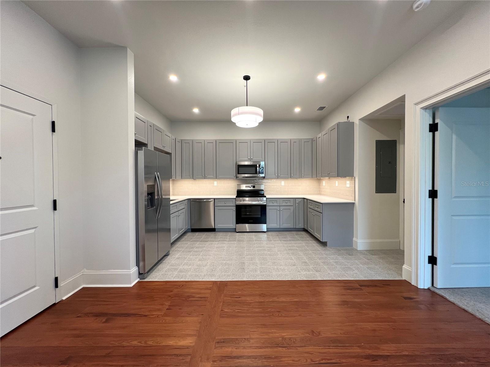 Unit 203 - 244 E PARK AVE, LAKE WALES
