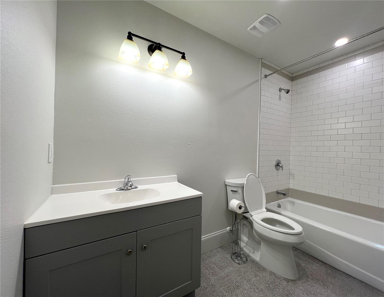 Unit 204 Full Bath - 244 E PARK AVE, LAKE WALES