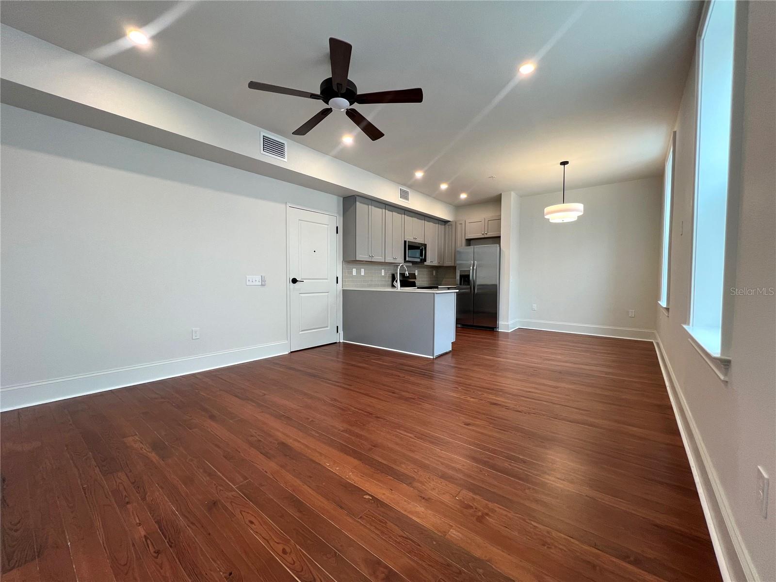 Unit 204 - 244 E PARK AVE, LAKE WALES